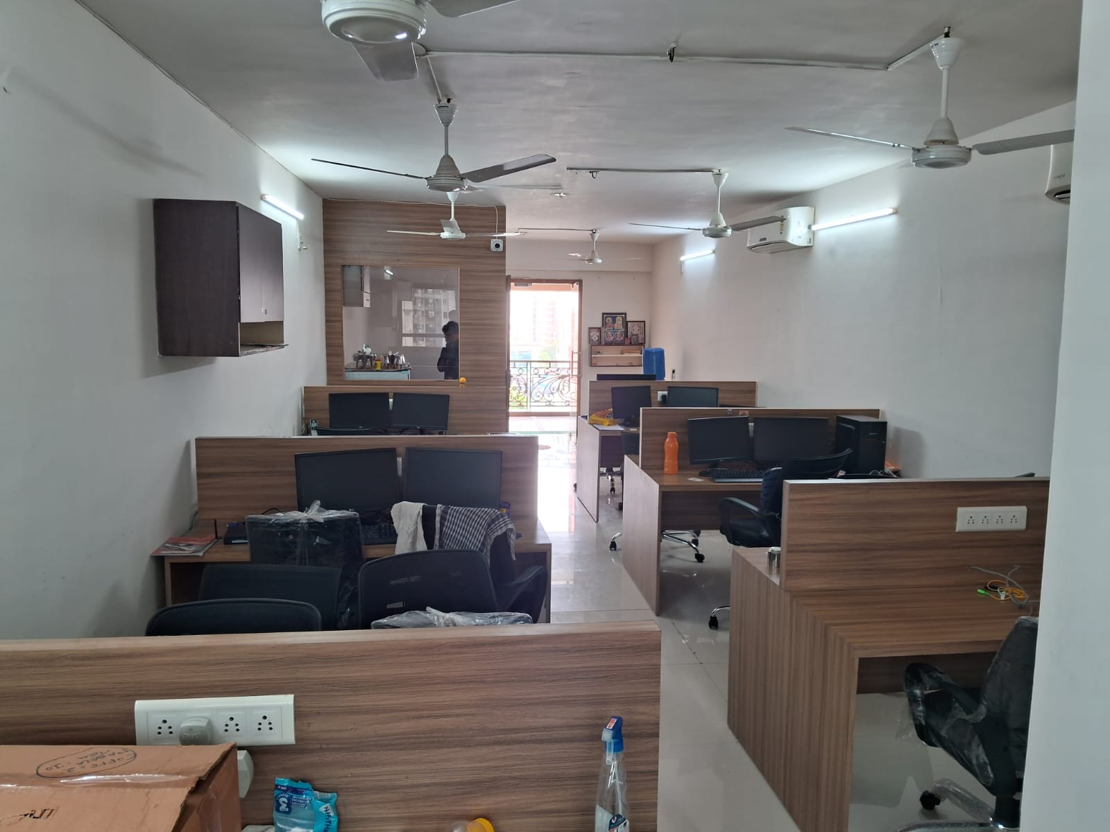 Office 939 Sq. Ft. Commercial Office for Rent in Satellite Ahmedabad - Media 3