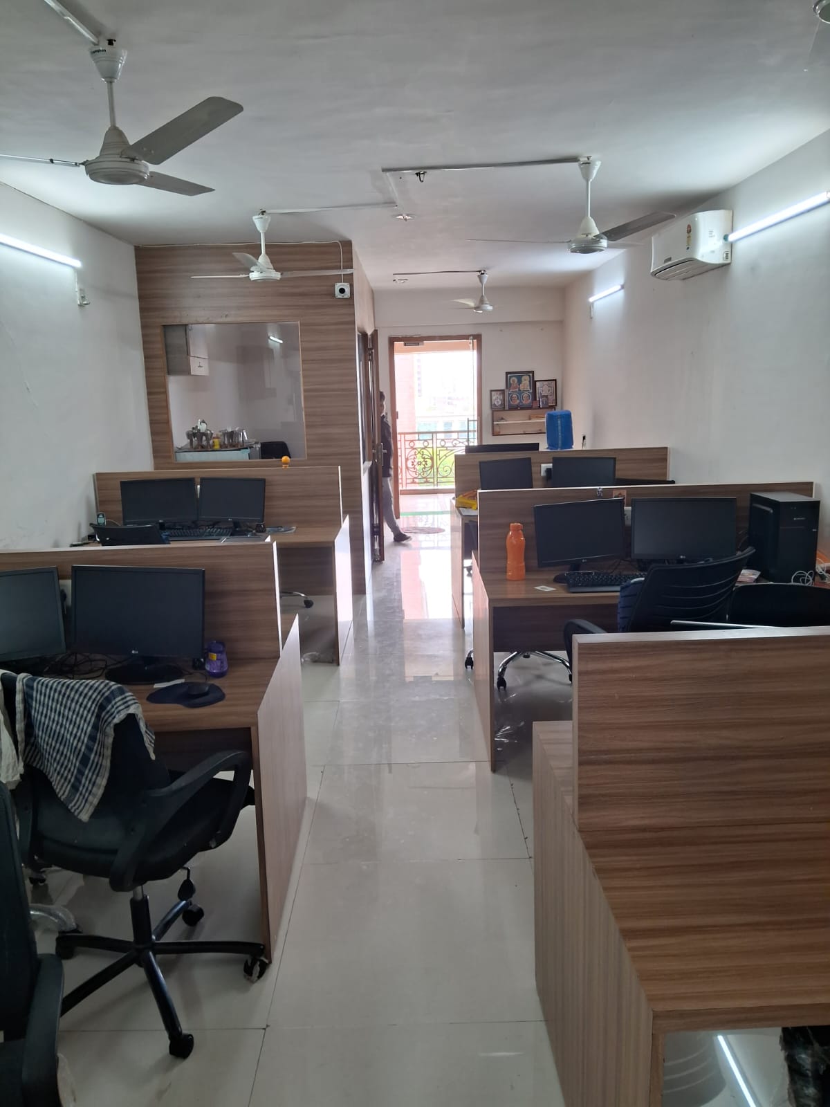 Office 939 Sq. Ft. Commercial Office for Rent in Satellite Ahmedabad - Media 4