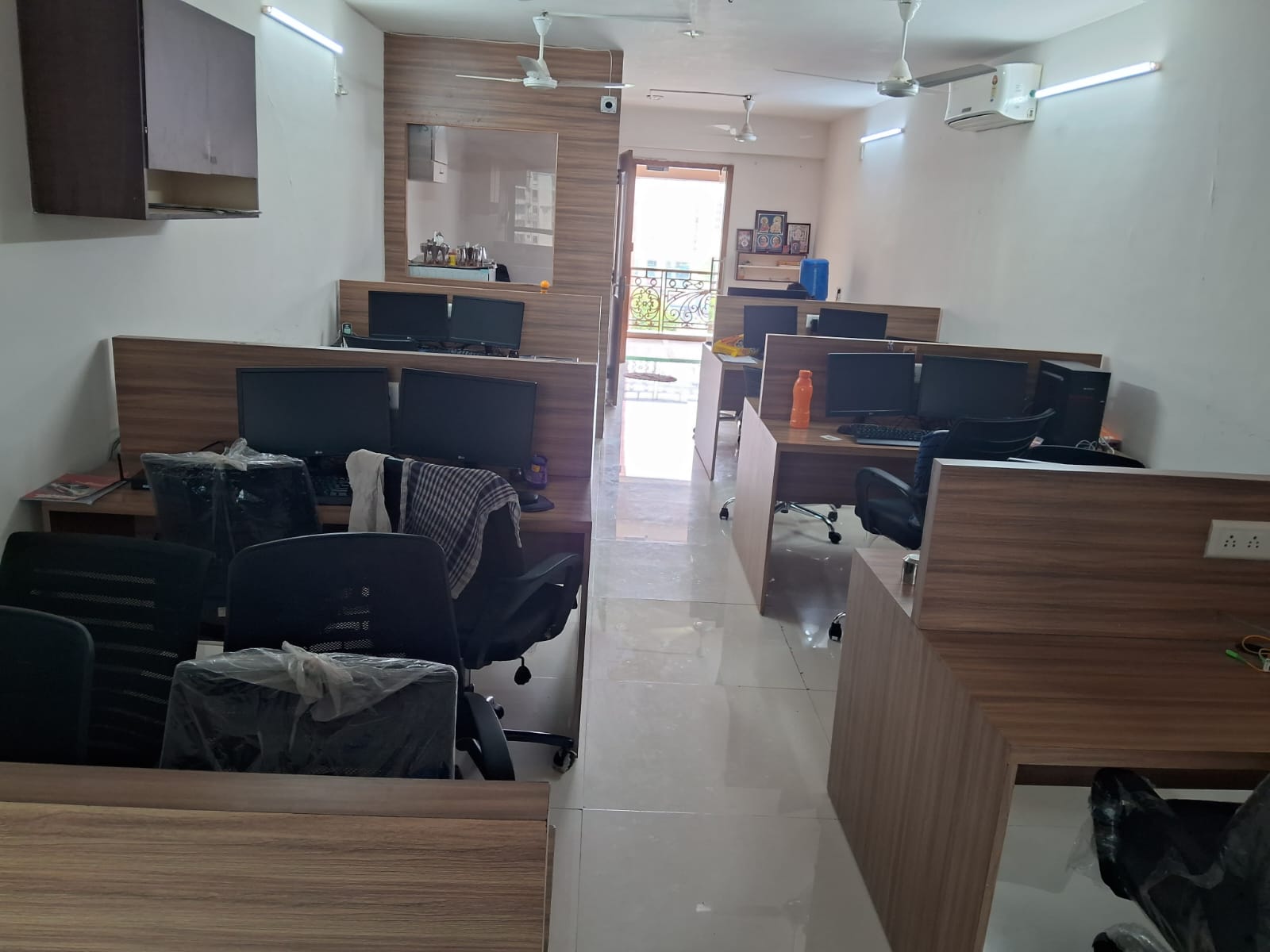 Office 939 Sq. Ft. Commercial Office for Rent in Satellite Ahmedabad - Media 6