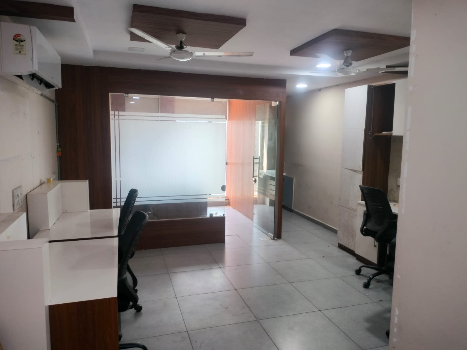Office 600 Sq. Ft. Commercial Office for Rent in Prahladnagar Ahmedabad - Media 3