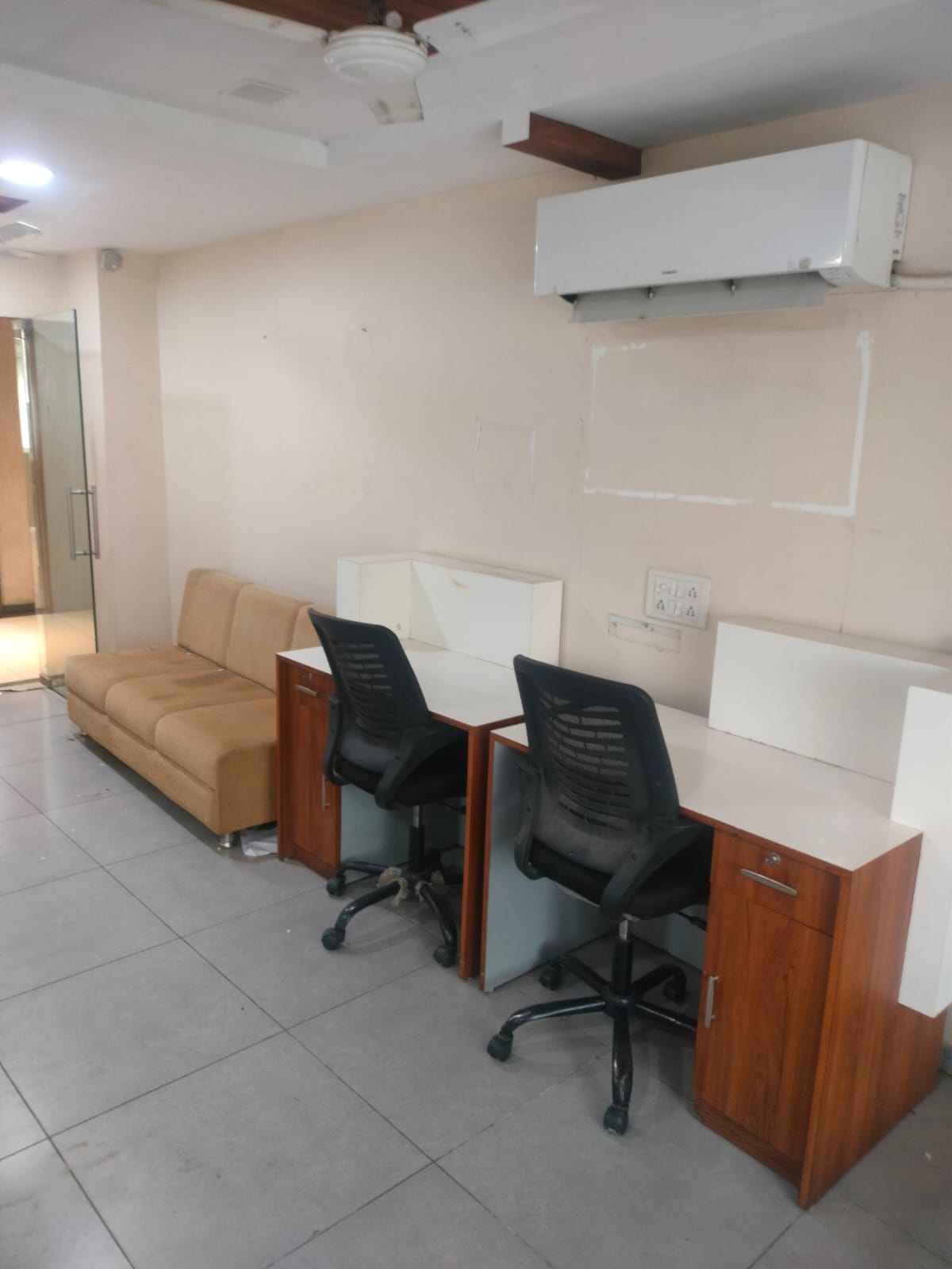 Office 600 Sq. Ft. Commercial Office for Rent in Prahladnagar Ahmedabad - Media 5