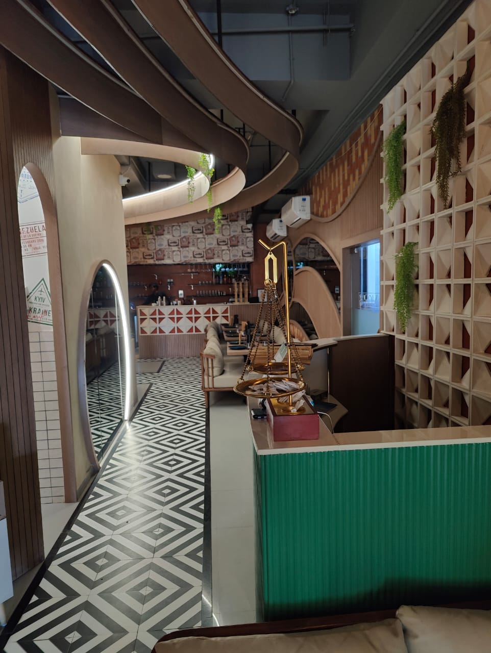Showroom 2651 Sq. Ft. Showroom First Floor for Rent in Sindhu Bhavan Road Ahmedabad - Media 2