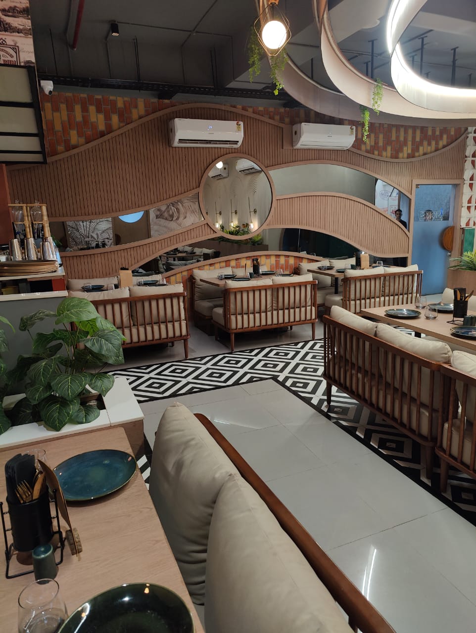 Showroom 2651 Sq. Ft. Showroom First Floor for Rent in Sindhu Bhavan Road Ahmedabad - Media 4