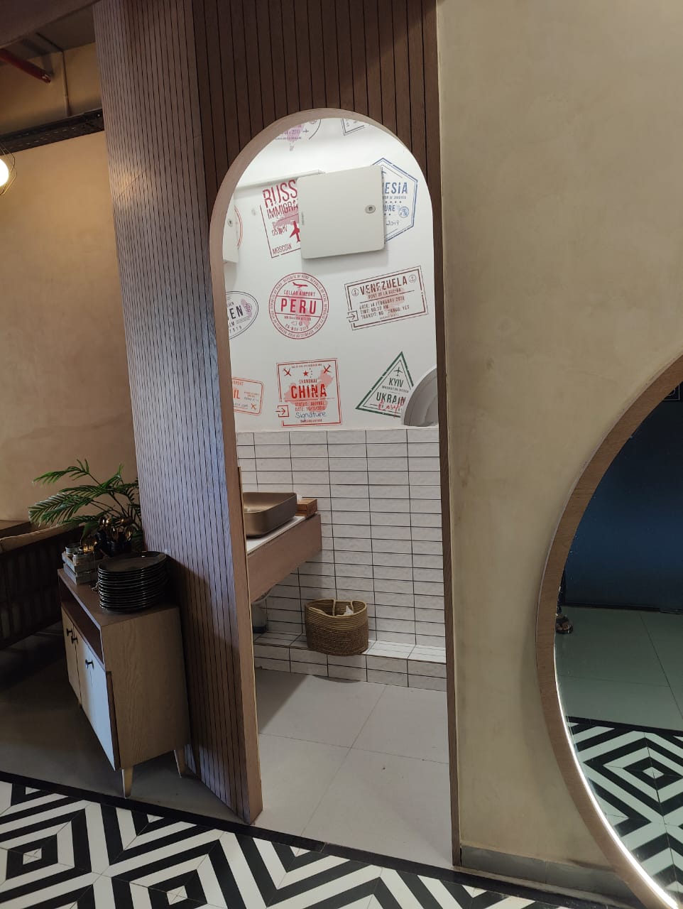 Showroom 2651 Sq. Ft. Showroom First Floor for Rent in Sindhu Bhavan Road Ahmedabad - Media 5