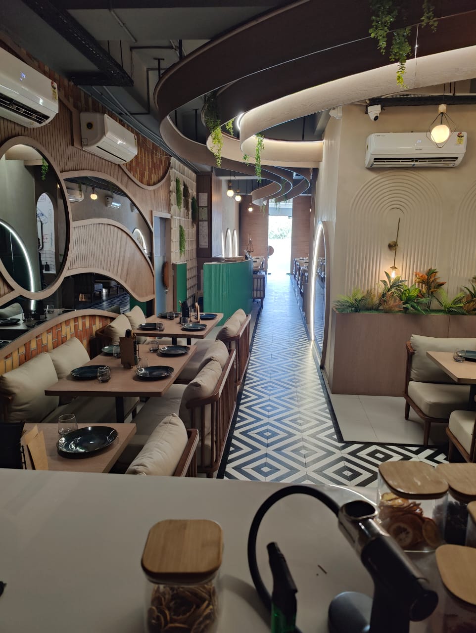 Showroom 2651 Sq. Ft. Showroom First Floor for Rent in Sindhu Bhavan Road Ahmedabad - Media 8