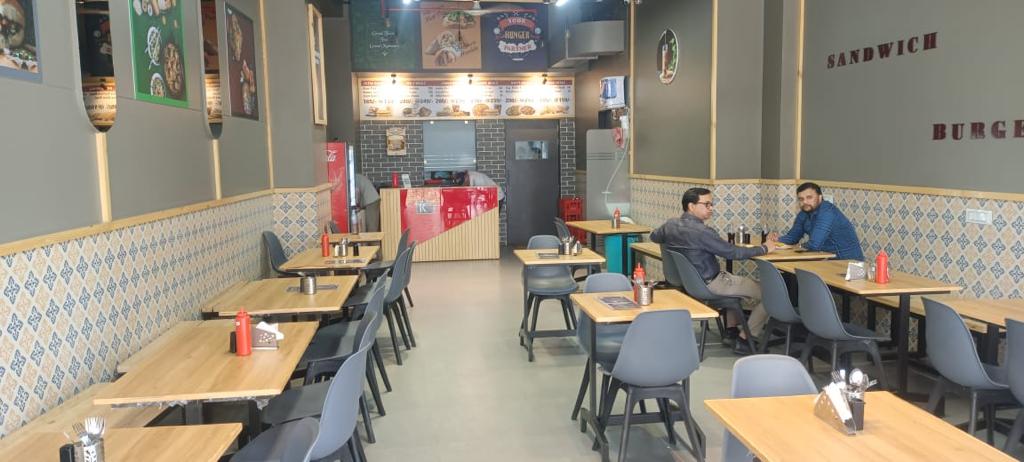 Showroom 1732 Sq. Ft. Showroom Ground Floor for Rent in Gota Ahmedabad