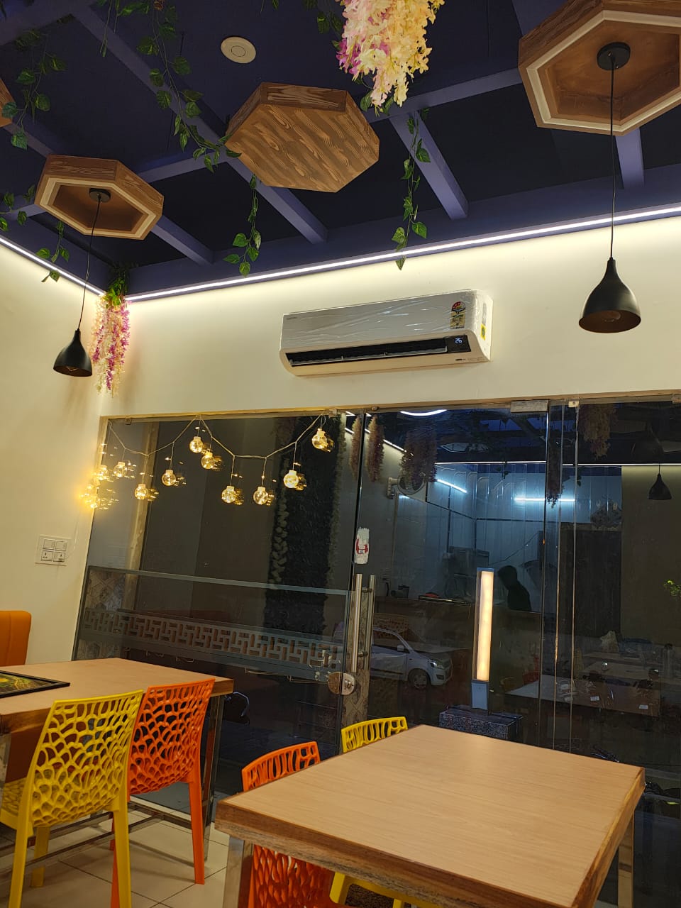 Showroom 670 Sq. Ft. Showroom Ground Floor for Rent in Sola Ahmedabad