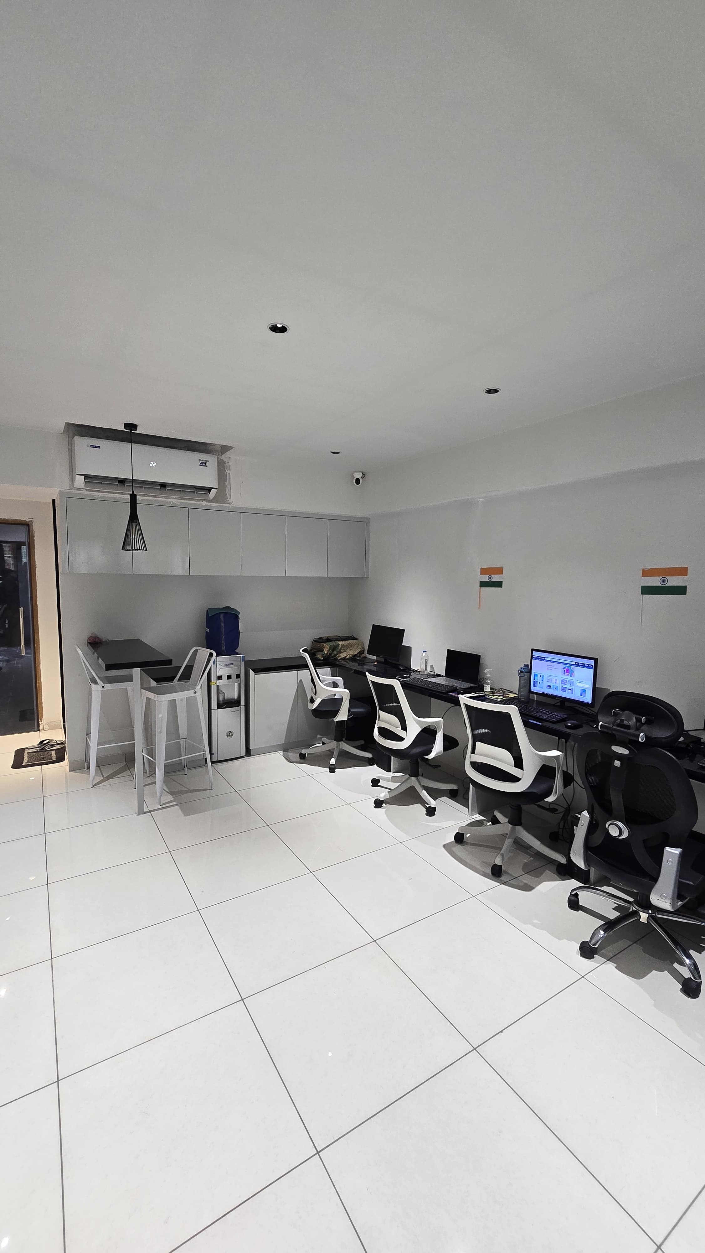 Office 696 Sq. Ft. Commercial Office for Sale in Sindhu Bhavan Road Ahmedabad - Media 5