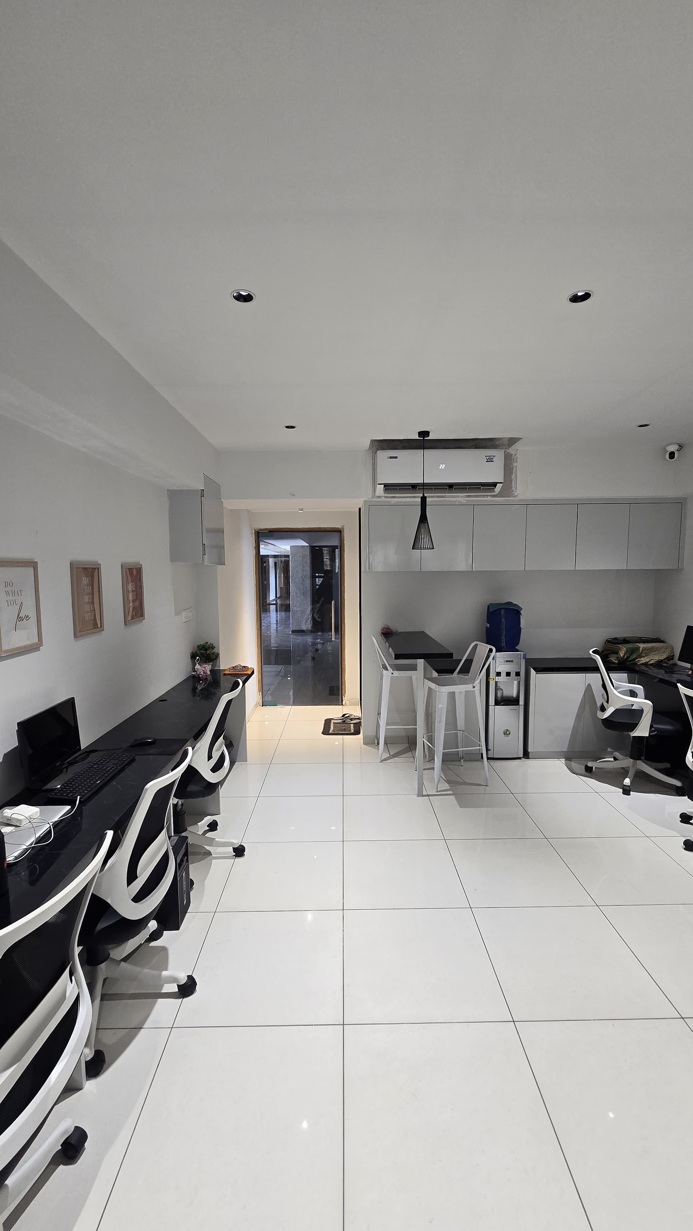 Office 696 Sq. Ft. Commercial Office for Sale in Sindhu Bhavan Road Ahmedabad - Media 8