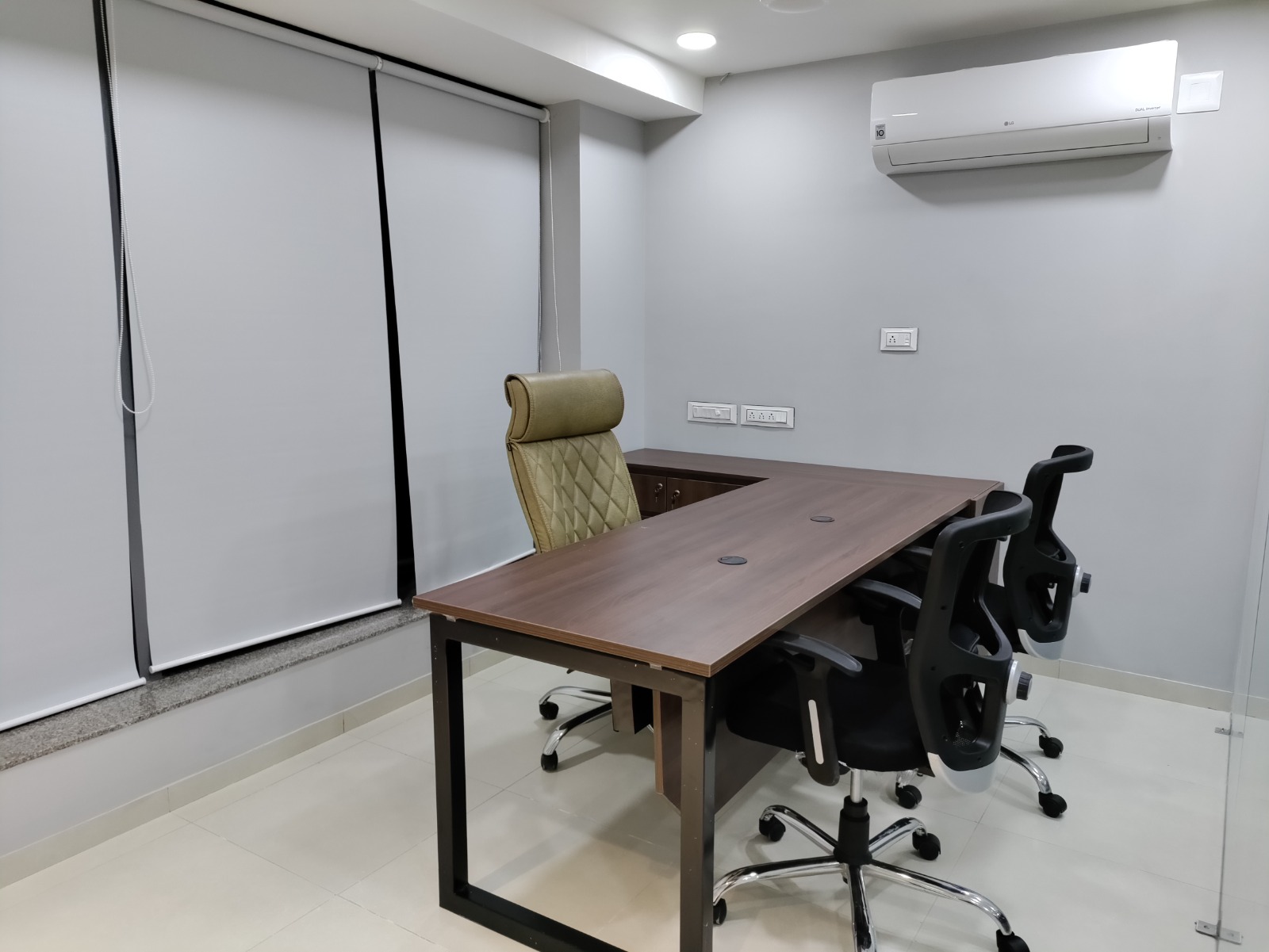 Office 960 Sq. Ft. Commercial Office for Rent in Shyamal Cross Road Ahmedabad - Media 7