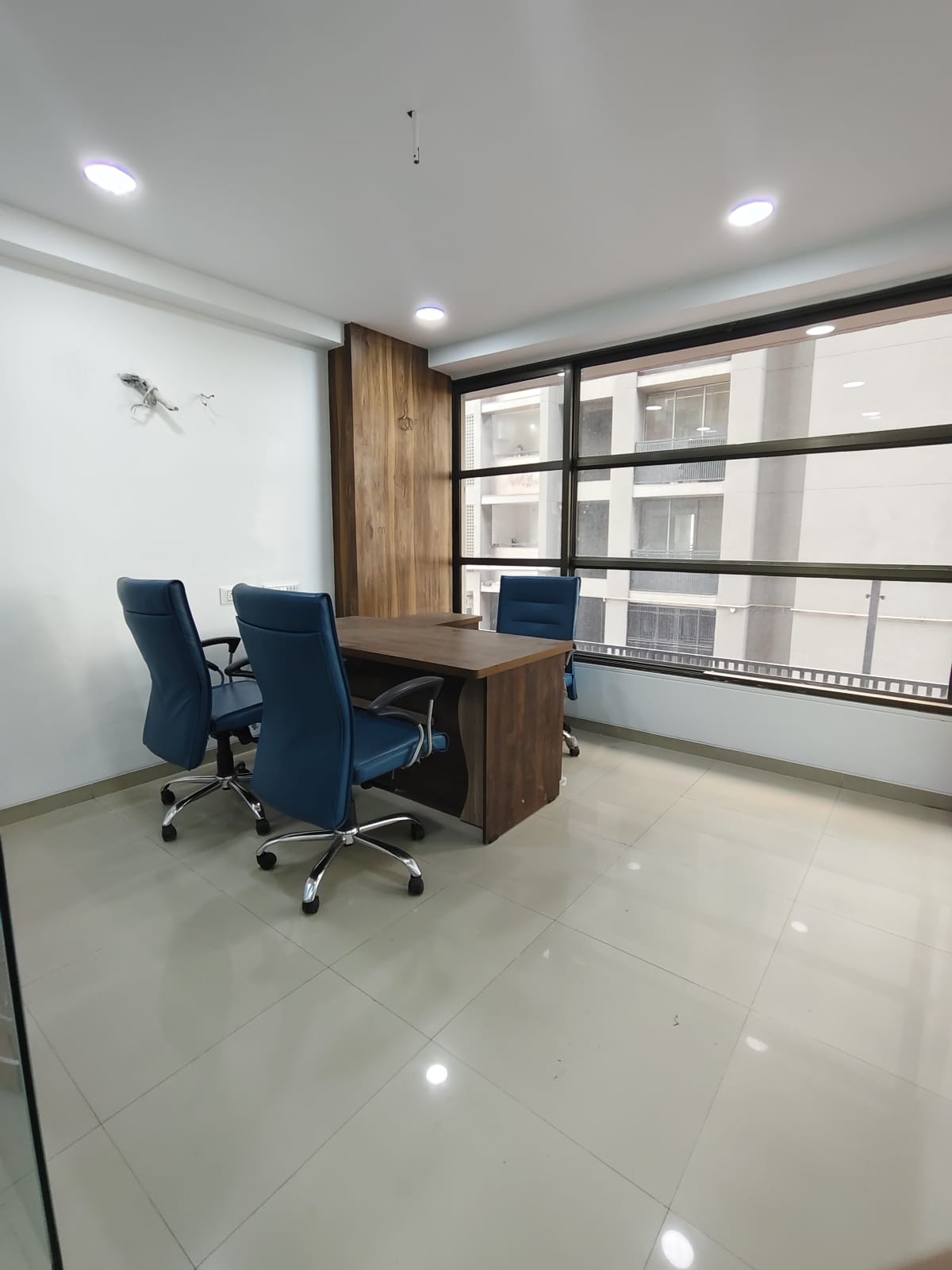 Office 882 Sq. Ft. Commercial Office for Rent in Ashram Road Ahmedabad