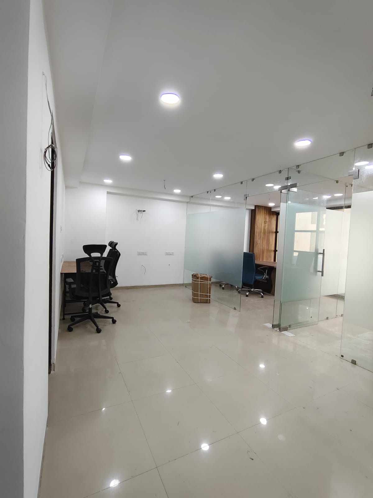 Office 882 Sq. Ft. Commercial Office for Rent in Ashram Road Ahmedabad - Media 4