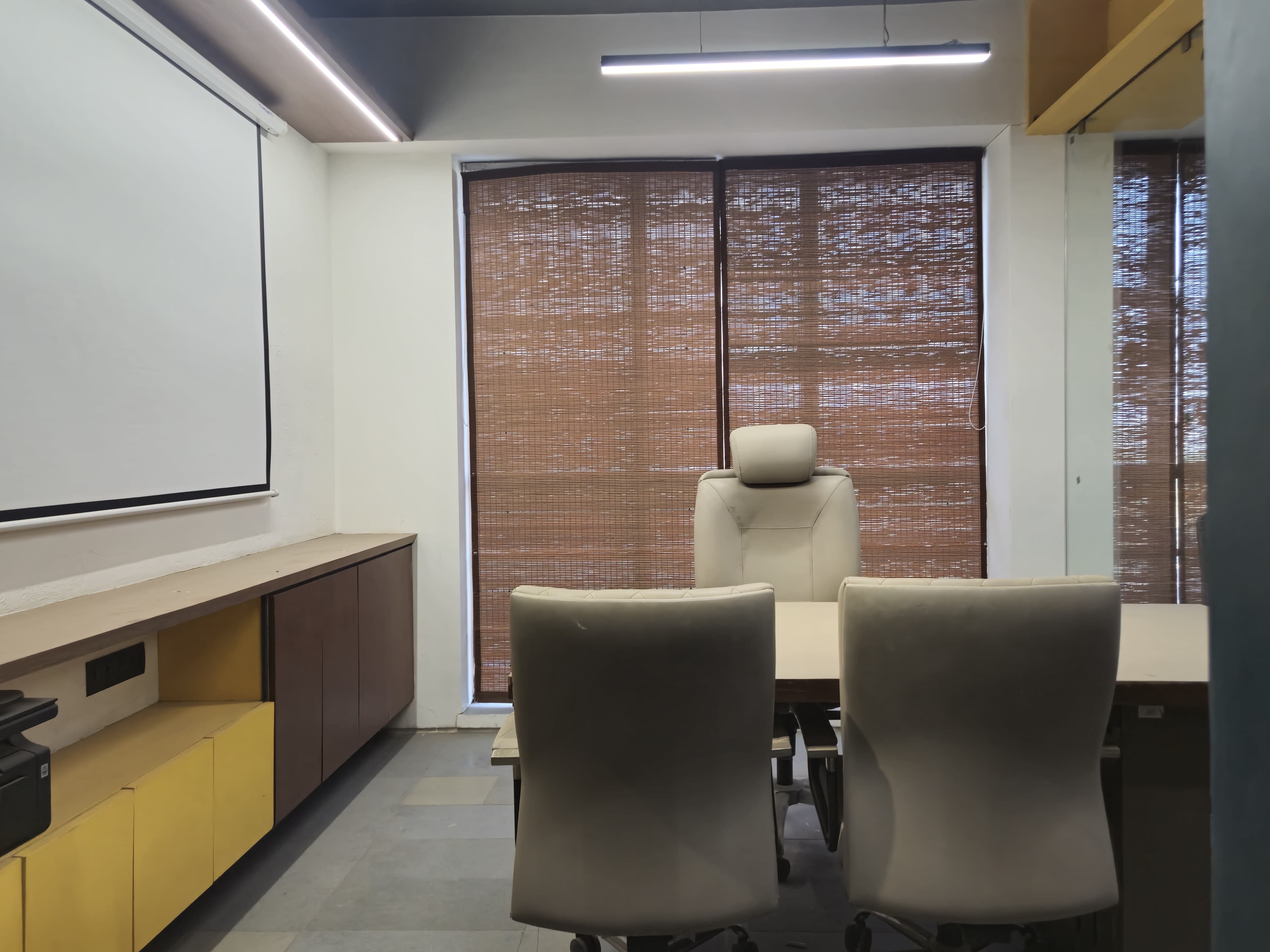 Office 900 Sq. Ft. Commercial Office for Rent in Sindhu Bhavan Road Ahmedabad - Media 3
