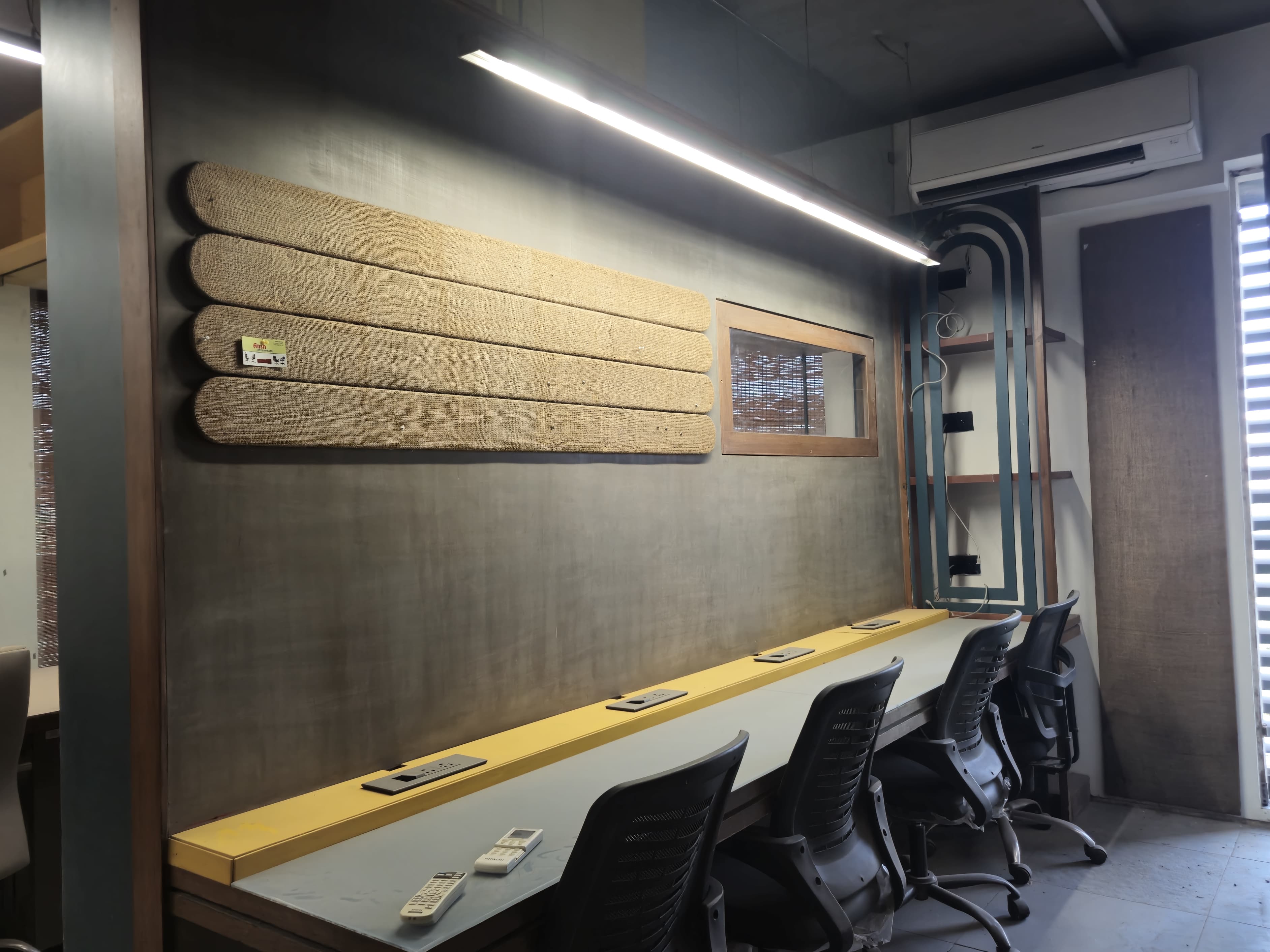 Office 900 Sq. Ft. Commercial Office for Rent in Sindhu Bhavan Road Ahmedabad - Media 4