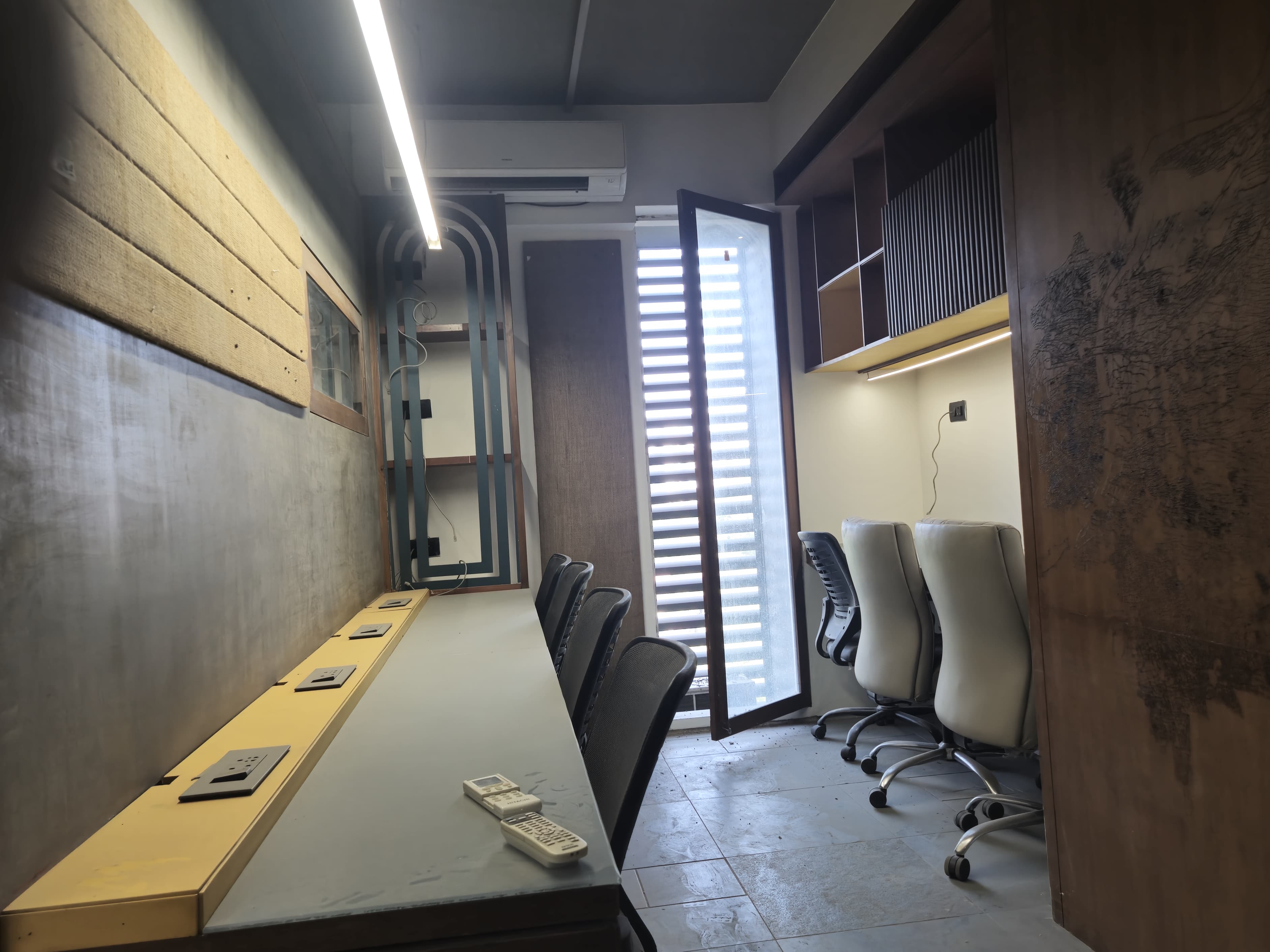 Office 900 Sq. Ft. Commercial Office for Rent in Sindhu Bhavan Road Ahmedabad - Media 6