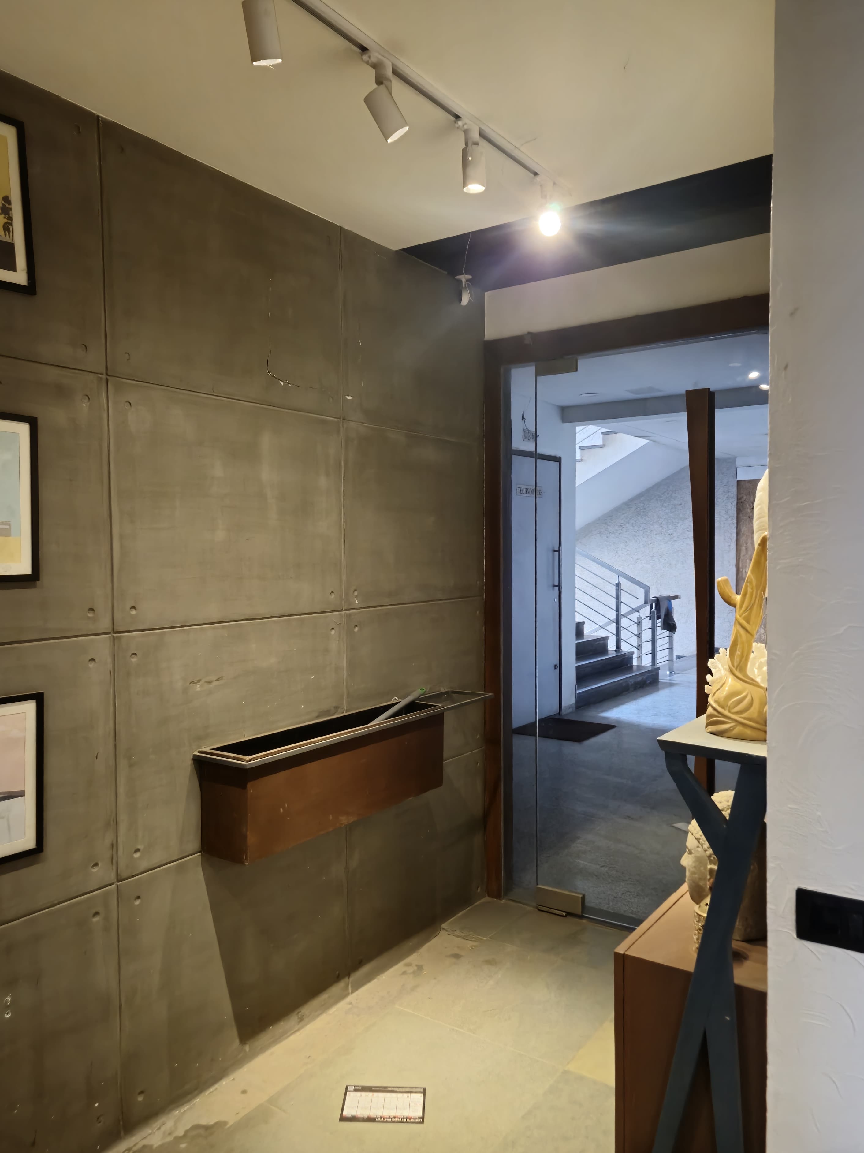 Office 900 Sq. Ft. Commercial Office for Rent in Sindhu Bhavan Road Ahmedabad - Media 9