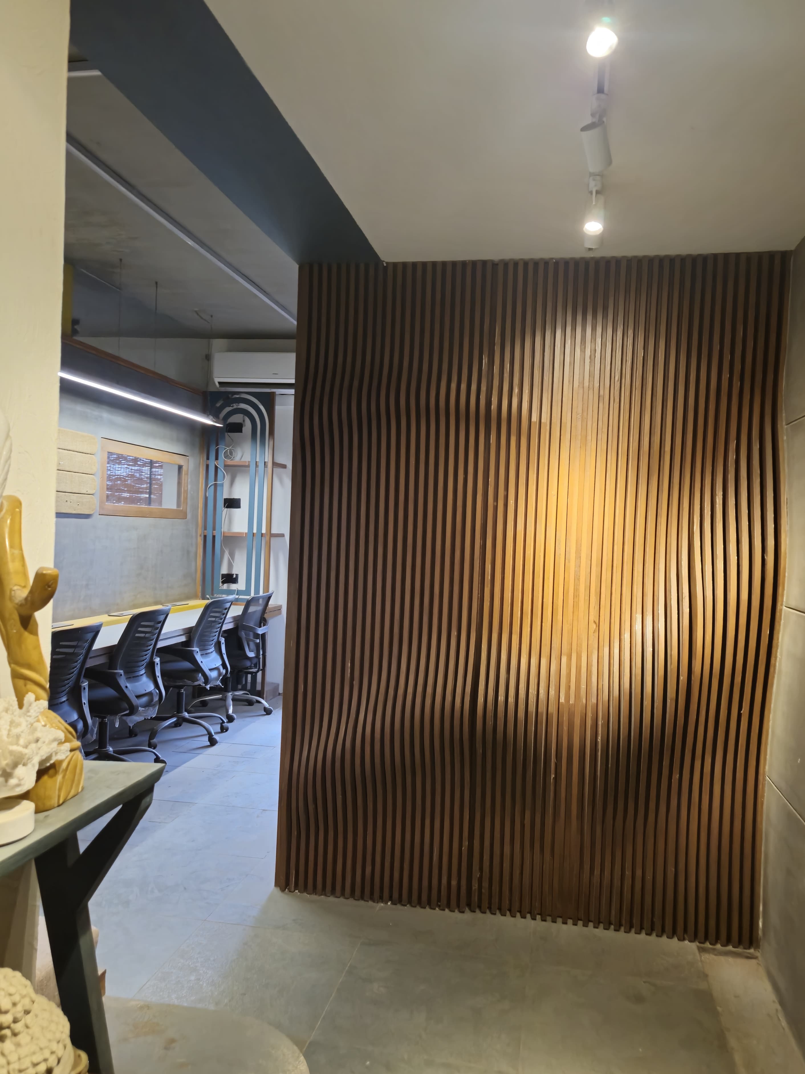 Office 900 Sq. Ft. Commercial Office for Rent in Sindhu Bhavan Road Ahmedabad - Media 12