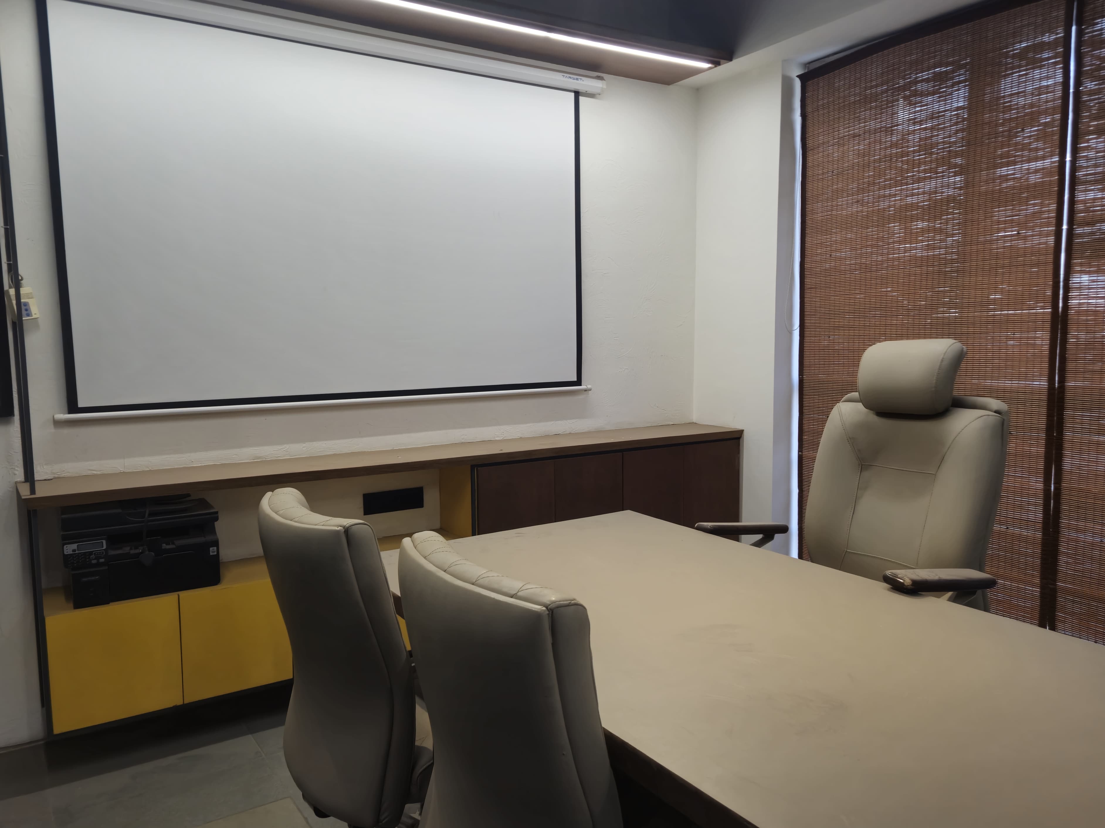 Office 900 Sq. Ft. Commercial Office for Rent in Sindhu Bhavan Road Ahmedabad - Media 13