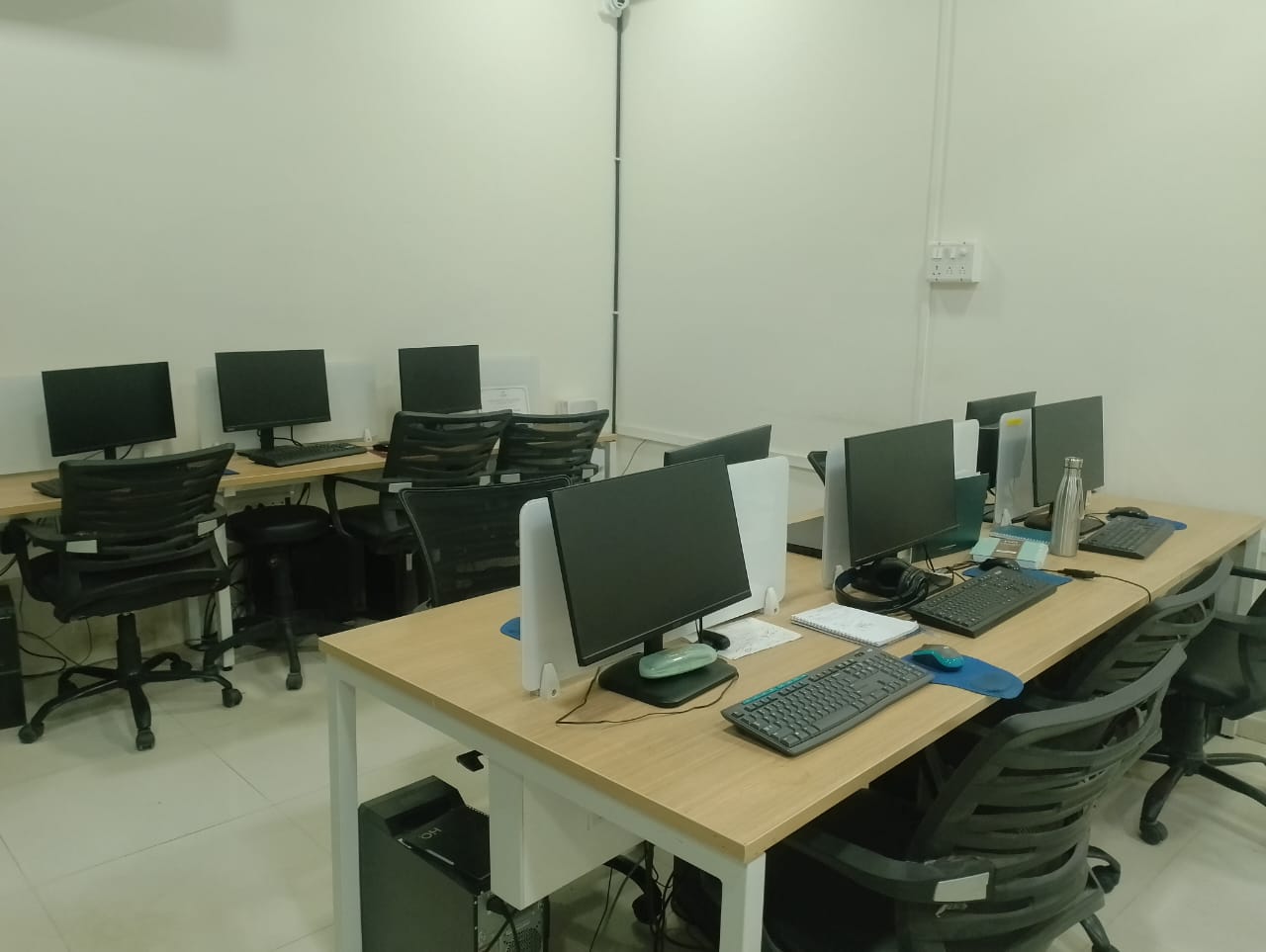 Office 1035 Sq. Ft. Commercial Office for Sale in Sola Ahmedabad - Media 7