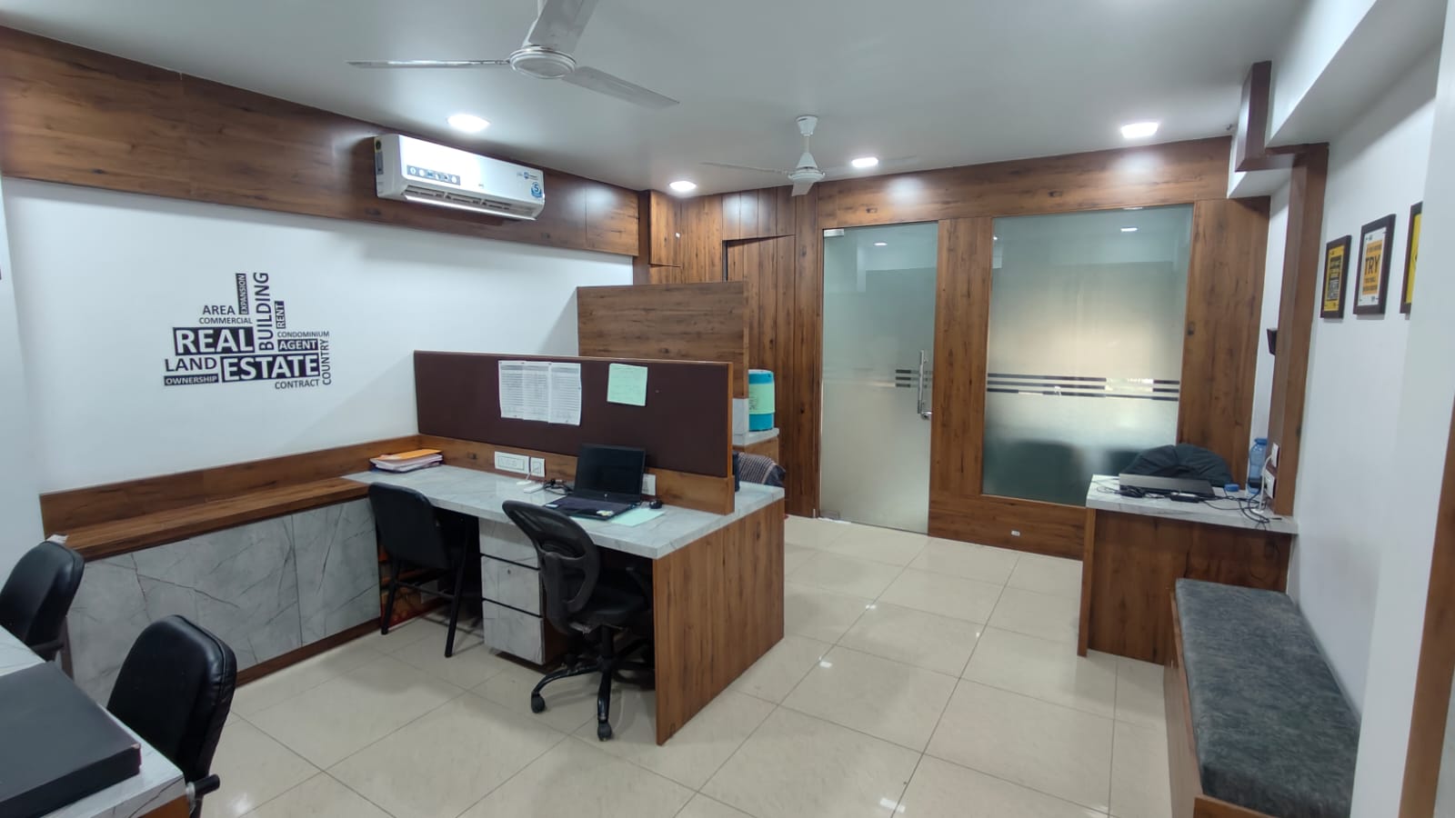 Office 610 Sq. Ft. Commercial Office for Rent in Sp Ring Road Ahmedabad - Media 3