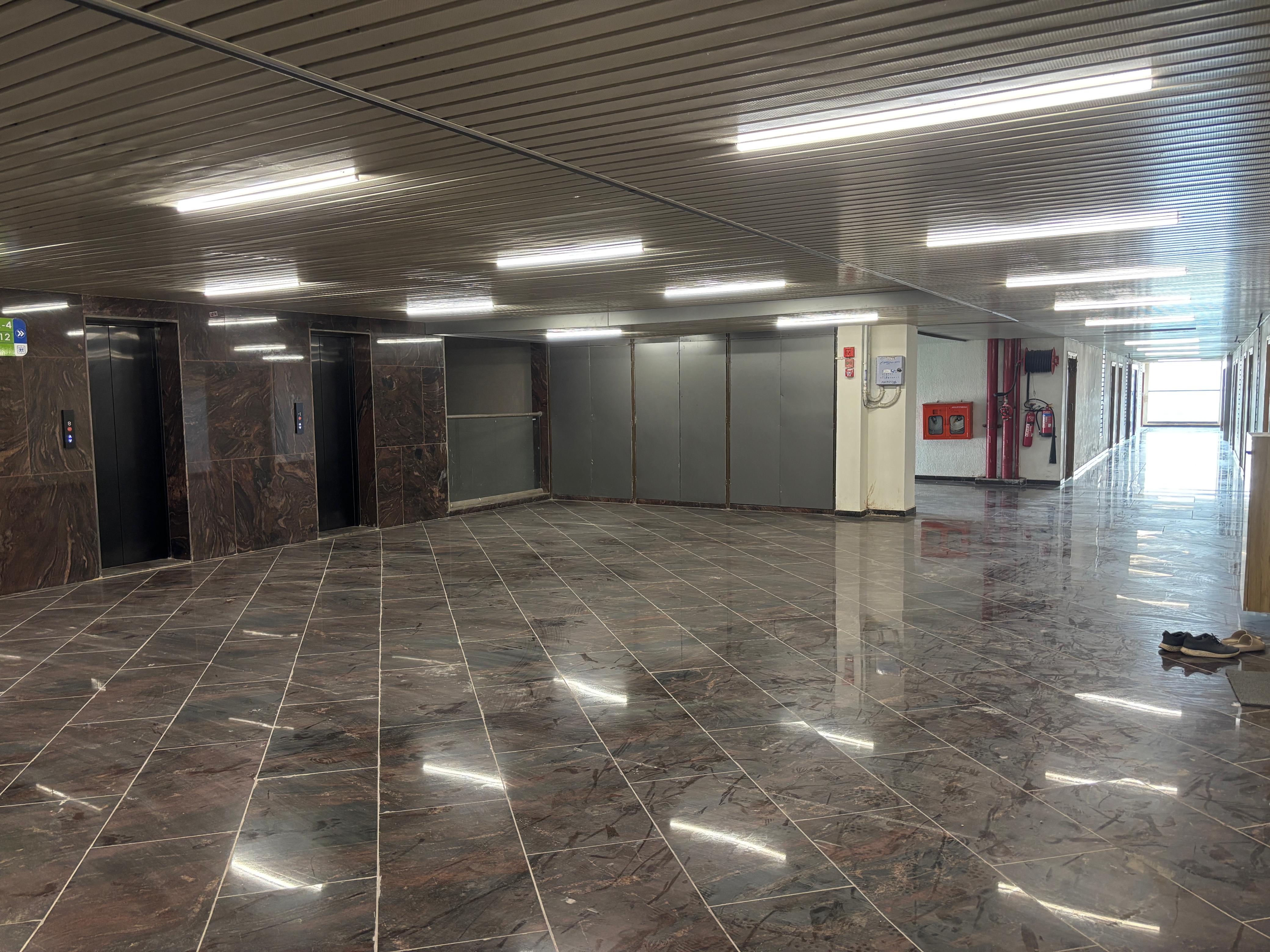 Office 1000 Sq. Ft. Commercial Office for Rent in Jagatpur Ahmedabad - Media 2