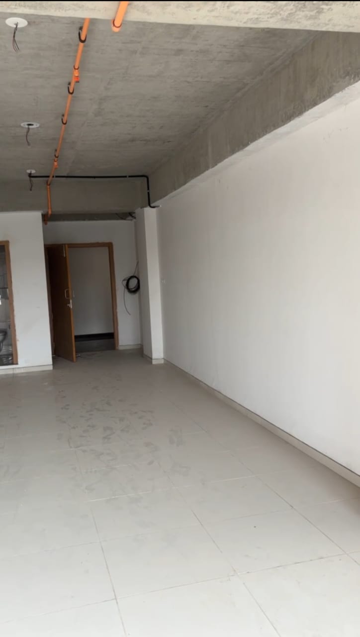 Office 1000 Sq. Ft. Commercial Office for Rent in Jagatpur Ahmedabad - Media 5