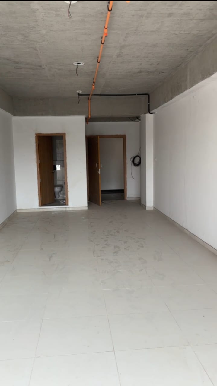 Office 1000 Sq. Ft. Commercial Office for Rent in Jagatpur Ahmedabad - Media 6