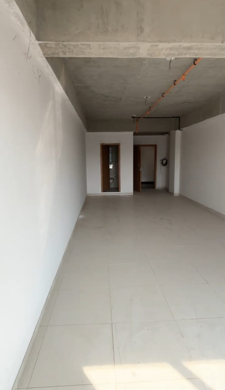 Office 1000 Sq. Ft. Commercial Office for Rent in Jagatpur Ahmedabad - Media 7