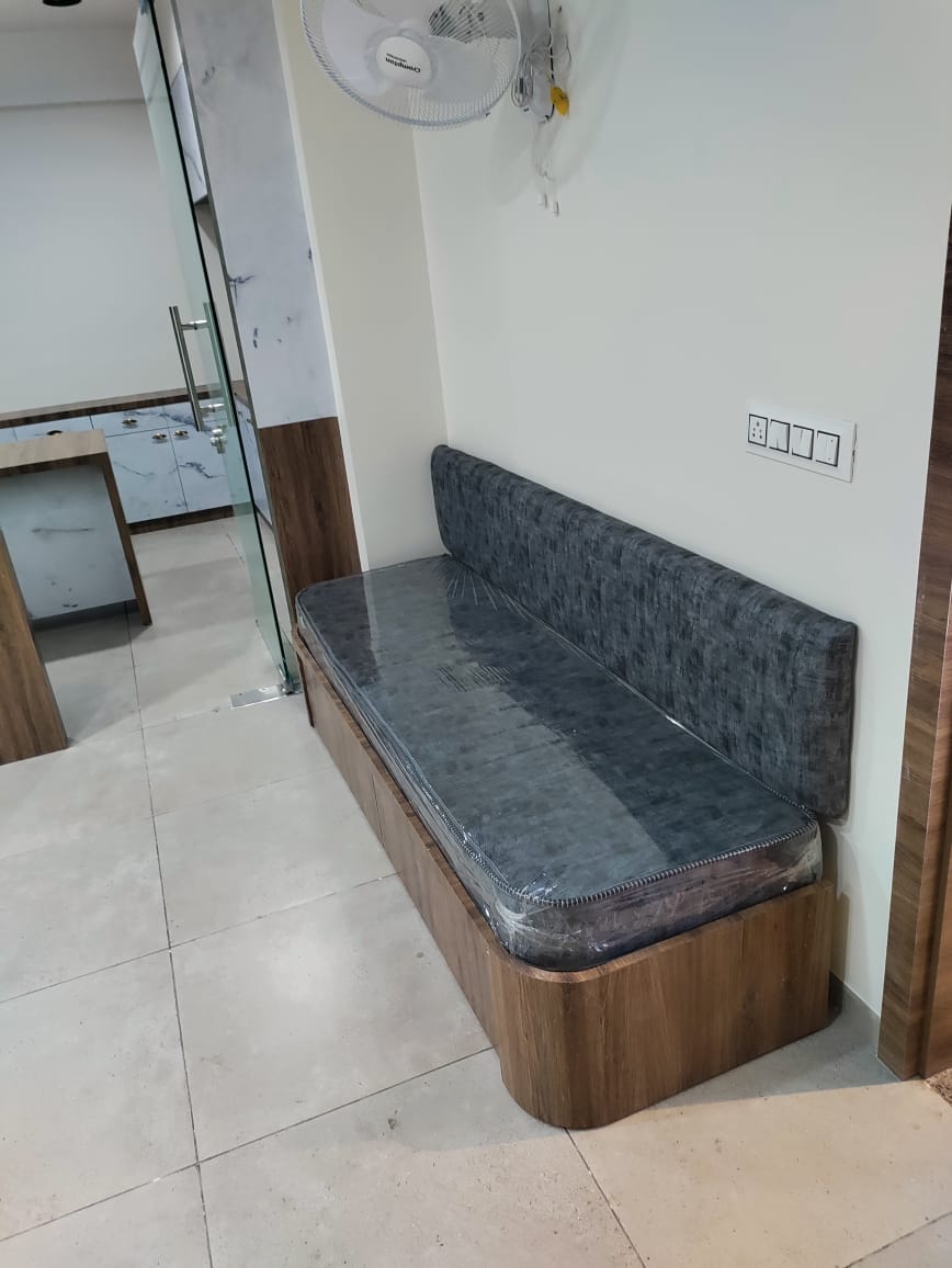 Office 661 Sq. Ft. Commercial Office for Rent in Ambawadi Ahmedabad - Media 4