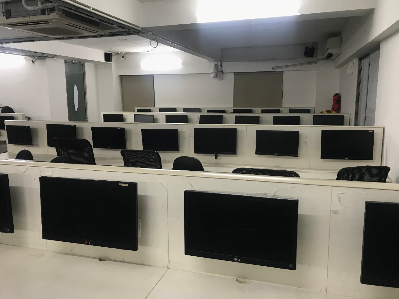 Office 4850 Sq. Ft. Commercial Office for Sale in Prahladnagar Ahmedabad - Media 19