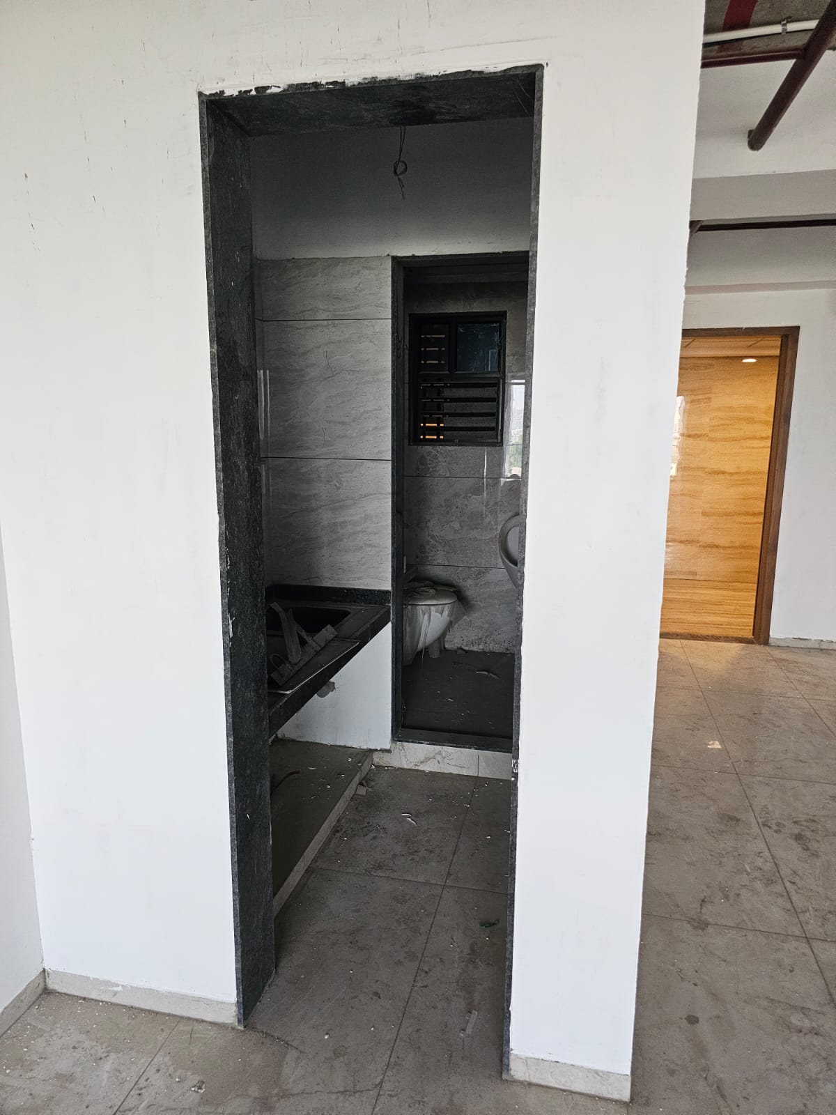 Office 982 Sq. Ft. Commercial Office for Sale in Sindhu Bhavan Road Ahmedabad - Media 3