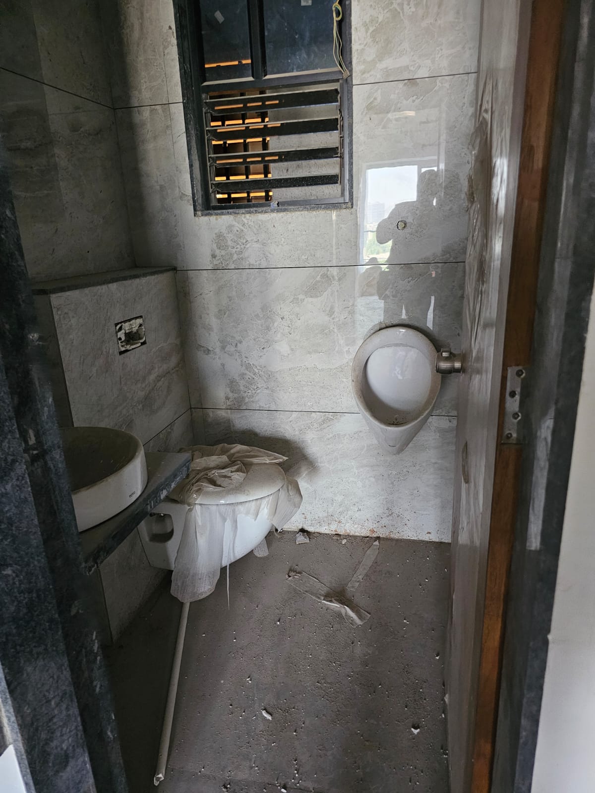 Office 982 Sq. Ft. Commercial Office for Sale in Sindhu Bhavan Road Ahmedabad - Media 8