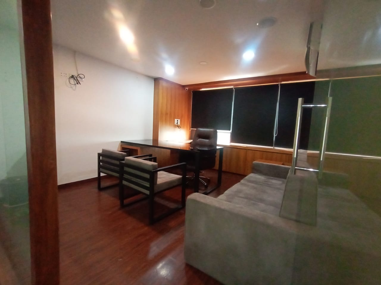 Office 735 Sq. Ft. Commercial Office for Rent in Sg Highway Ahmedabad