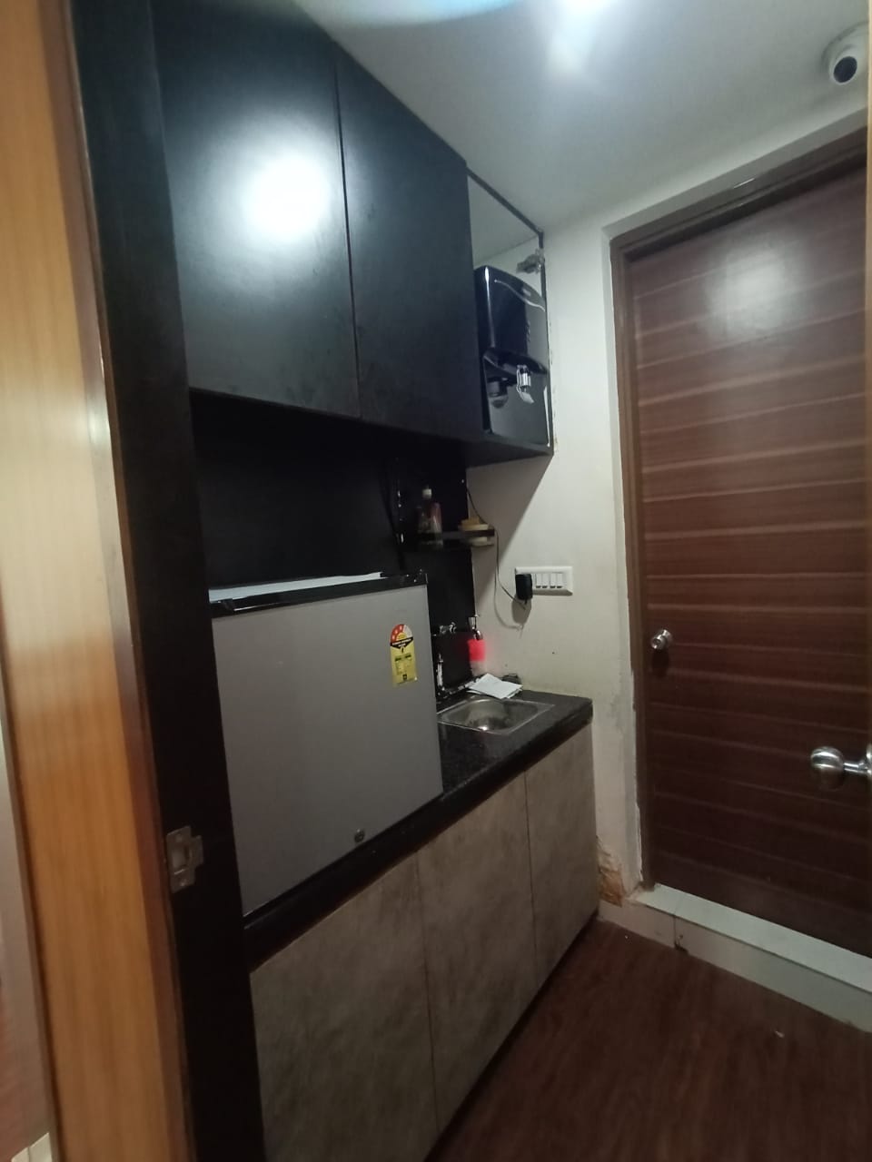 Office 735 Sq. Ft. Commercial Office for Rent in Sg Highway Ahmedabad - Media 2