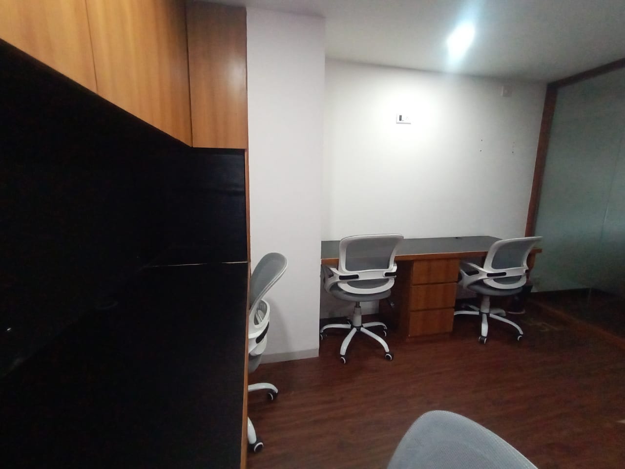 Office 735 Sq. Ft. Commercial Office for Rent in Sg Highway Ahmedabad - Media 5