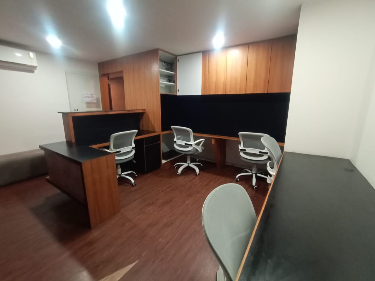 Office 735 Sq. Ft. Commercial Office for Rent in Sg Highway Ahmedabad - Media 7