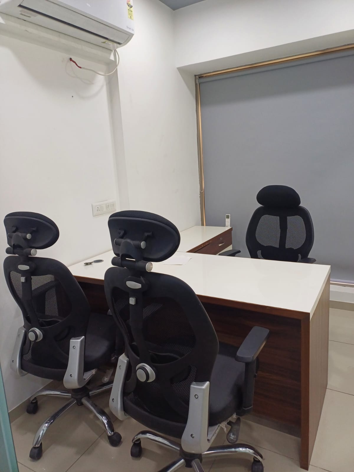 Office 822 Sq. Ft. Commercial Office for Rent in Rajpath Rangoli Road Ahmedabad - Media 3