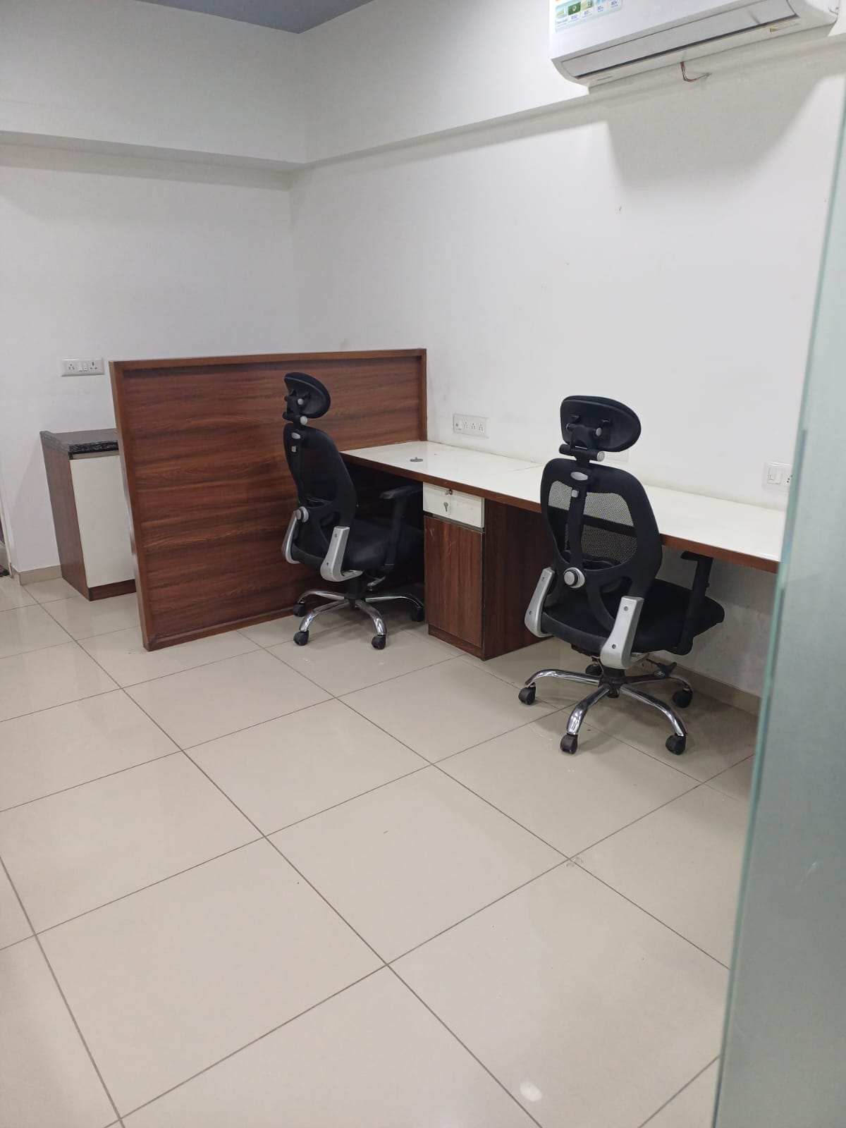 Office 822 Sq. Ft. Commercial Office for Rent in Rajpath Rangoli Road Ahmedabad - Media 4