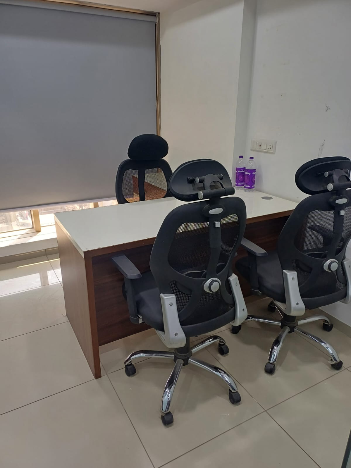 Office 822 Sq. Ft. Commercial Office for Rent in Rajpath Rangoli Road Ahmedabad - Media 5