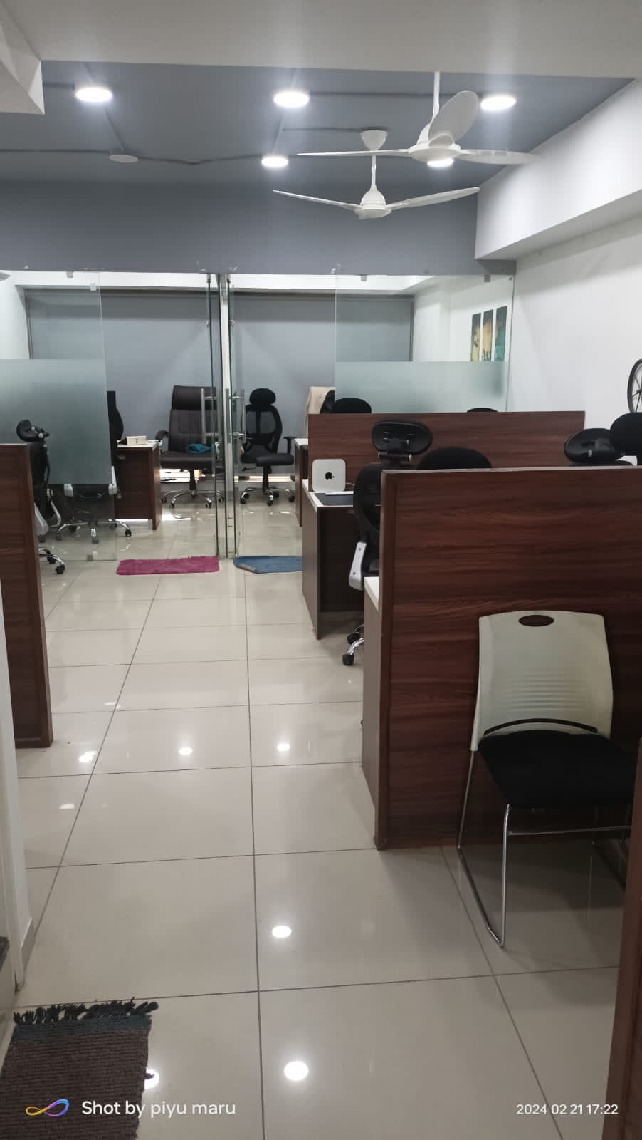 Office 822 Sq. Ft. Commercial Office for Rent in Rajpath Rangoli Road Ahmedabad - Media 8