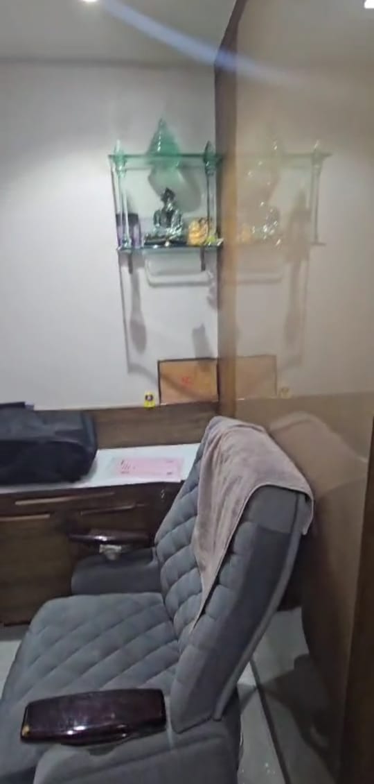 Office 1296 Sq. Ft. Commercial Office for Sale in Sg Highway Ahmedabad - Media 5