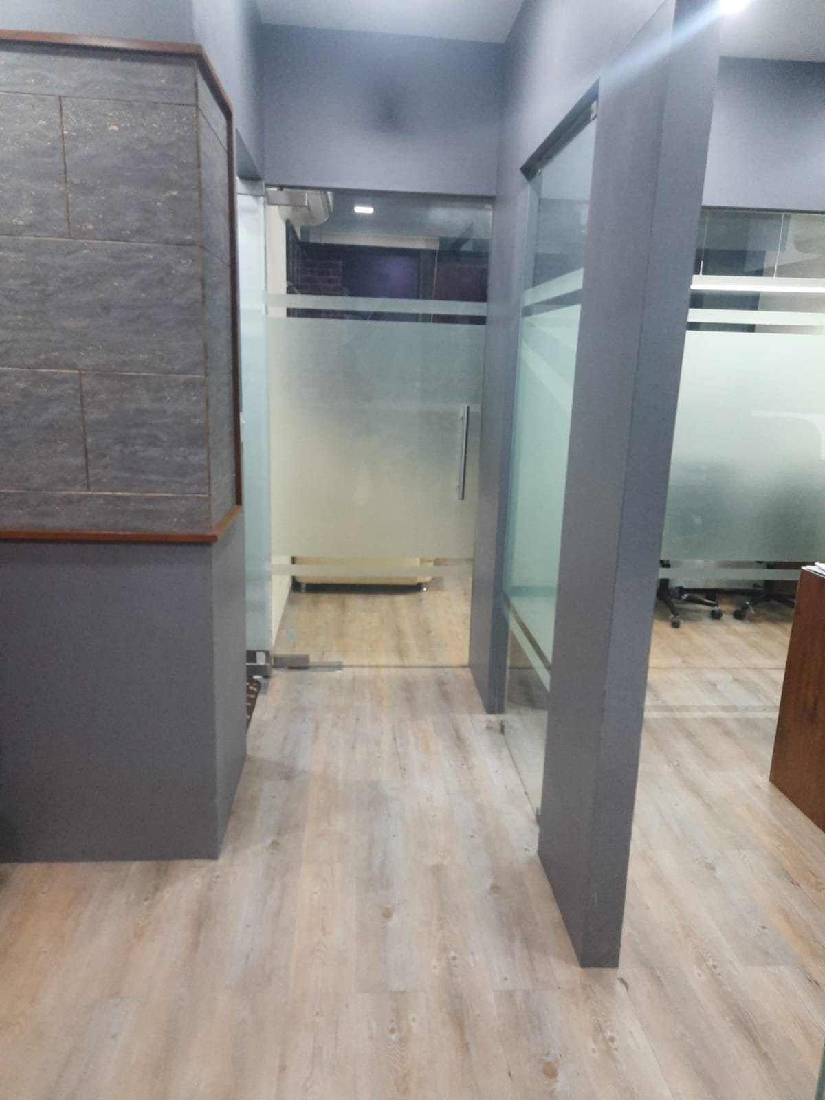 Office 735 Sq. Ft. Commercial Office for Sale in Sg Highway Ahmedabad - Media 5