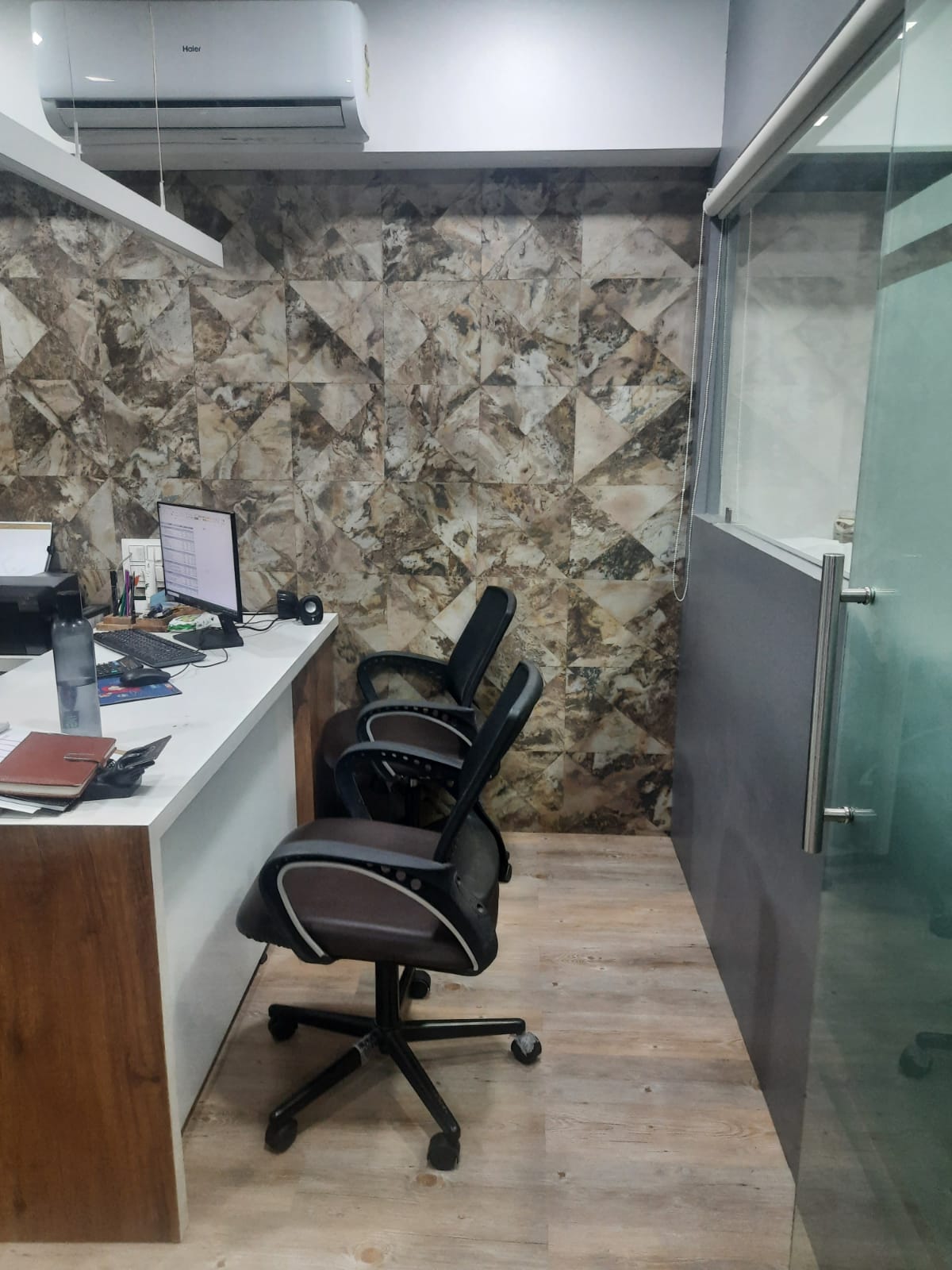 Office 735 Sq. Ft. Commercial Office for Sale in Sg Highway Ahmedabad - Media 4