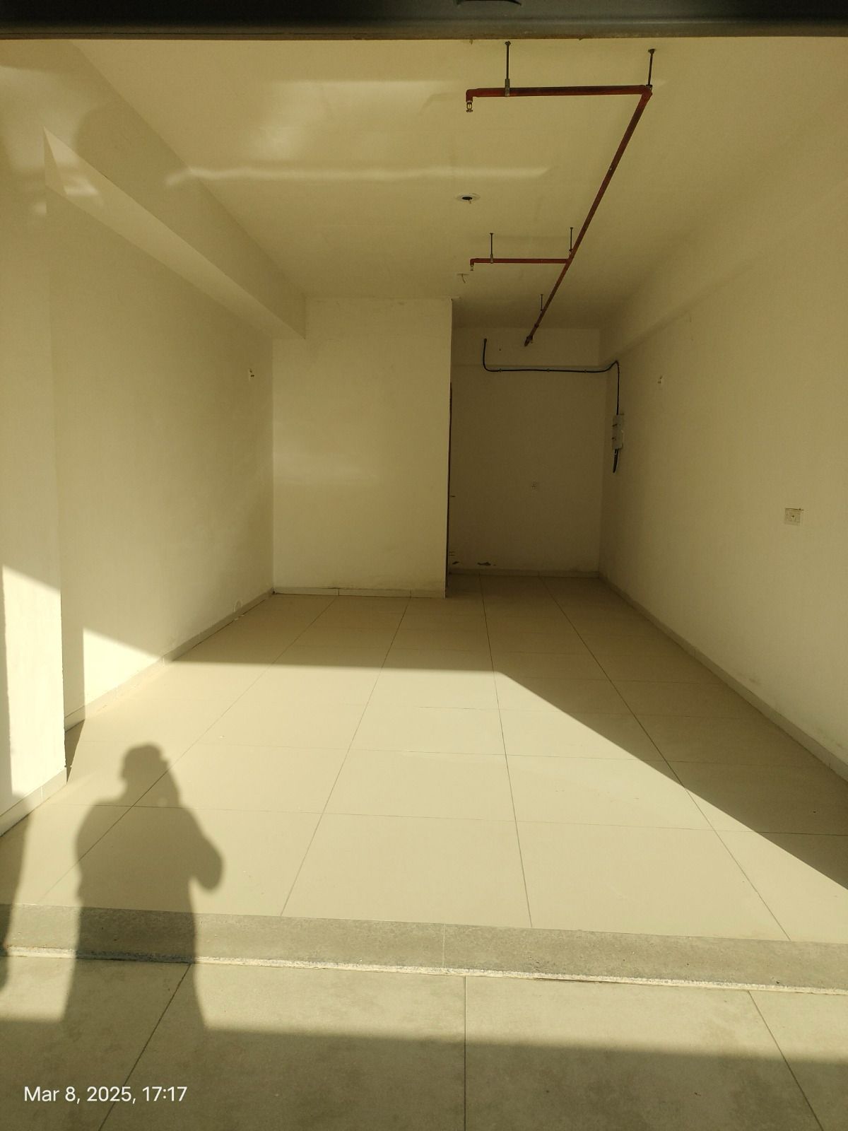 Showroom 695 Sq. Ft. Showroom First Floor for Rent in Jagatpur Ahmedabad