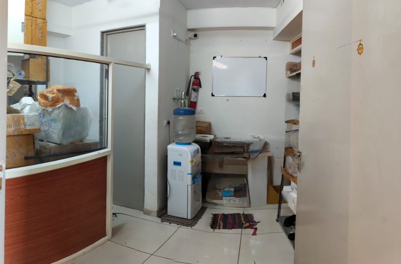 Office 740 Sq. Ft. Commercial Office for Rent in Ashram Road Ahmedabad - Media 8