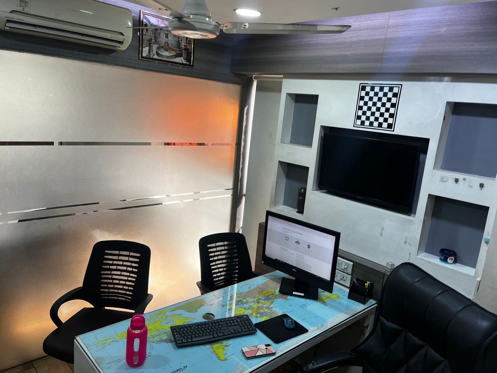 Office 919 Sq. Ft. Commercial Office for Rent in Vijay Cross Road Ahmedabad - Media 4