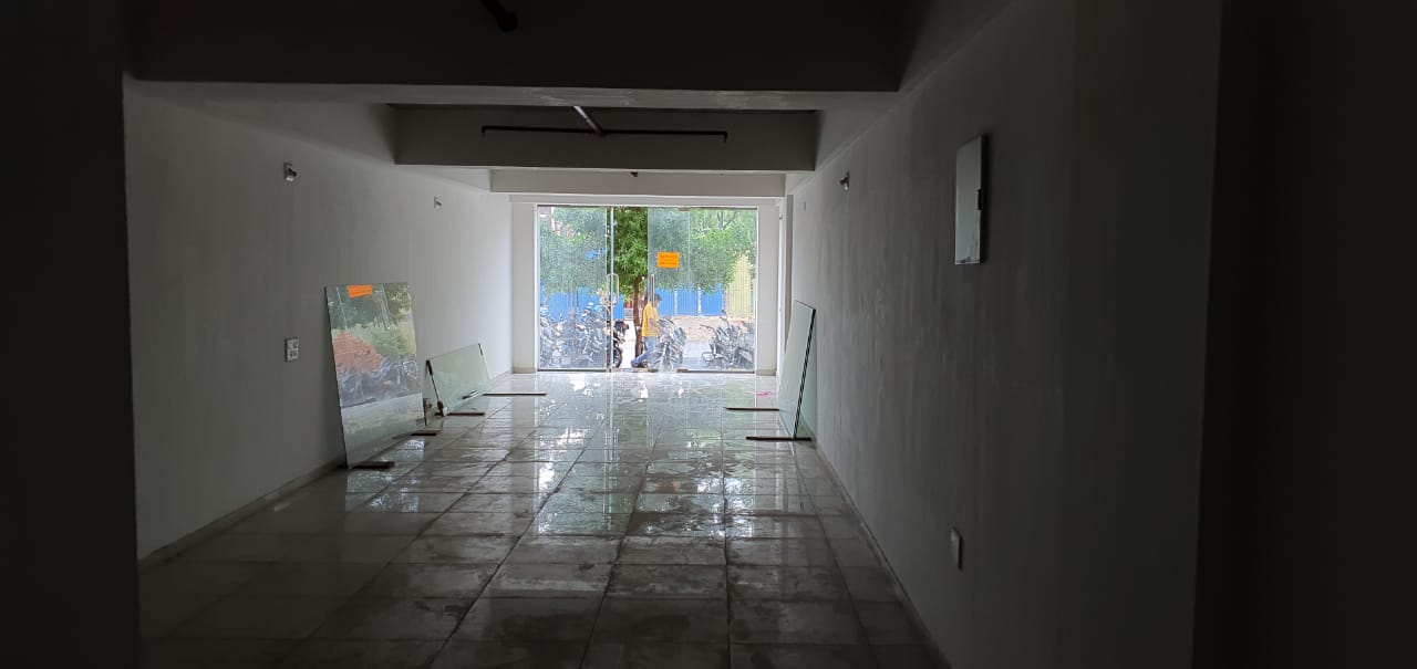 Showroom 1172 Sq. Ft. Showroom Ground Floor for Sale in Ambli Road Ahmedabad - Media 2