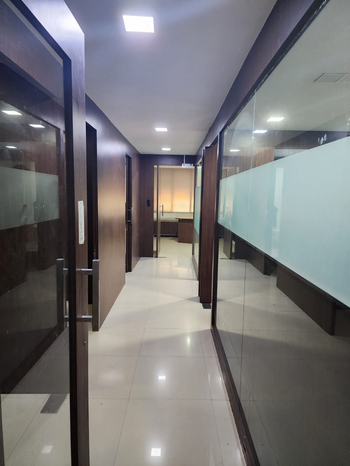 Office 1231 Sq. Ft. Commercial Office for Rent in Science City Ahmedabad - Media 8