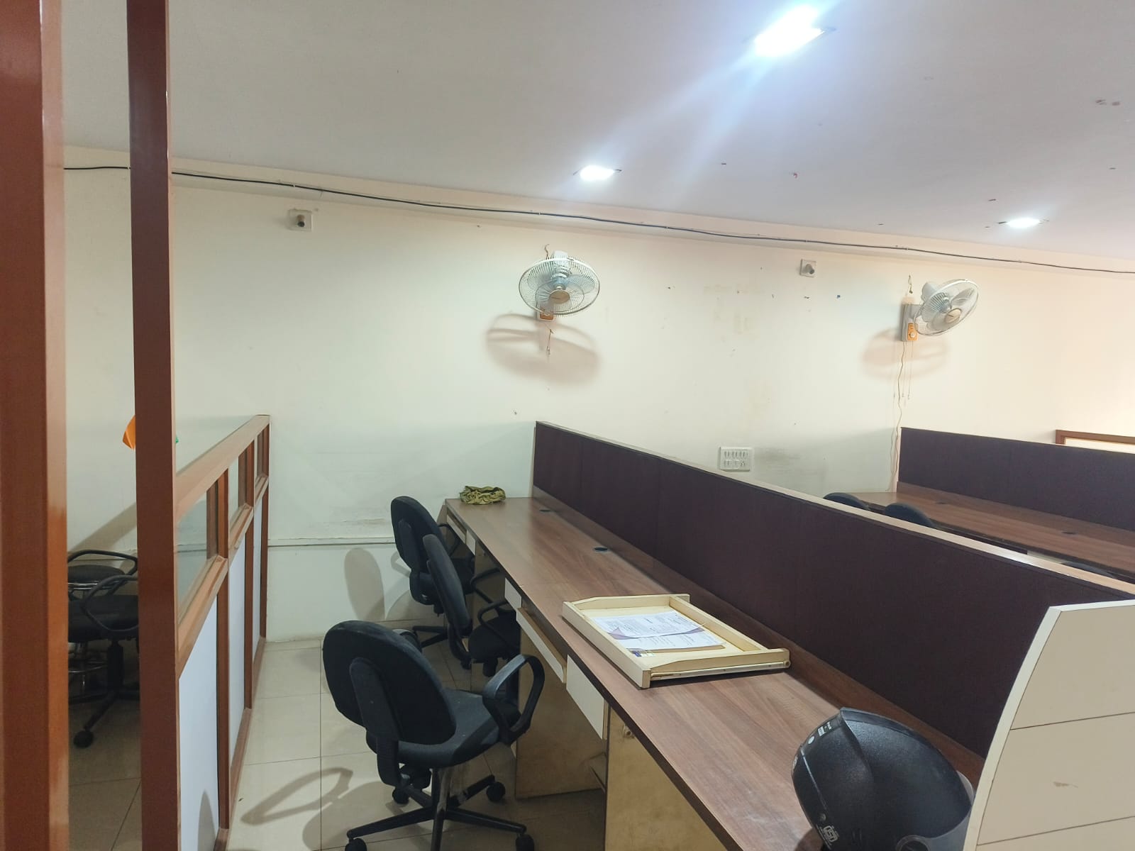 Office 885 Sq. Ft. Commercial Office for Rent in Sg Highway Ahmedabad - Media 2