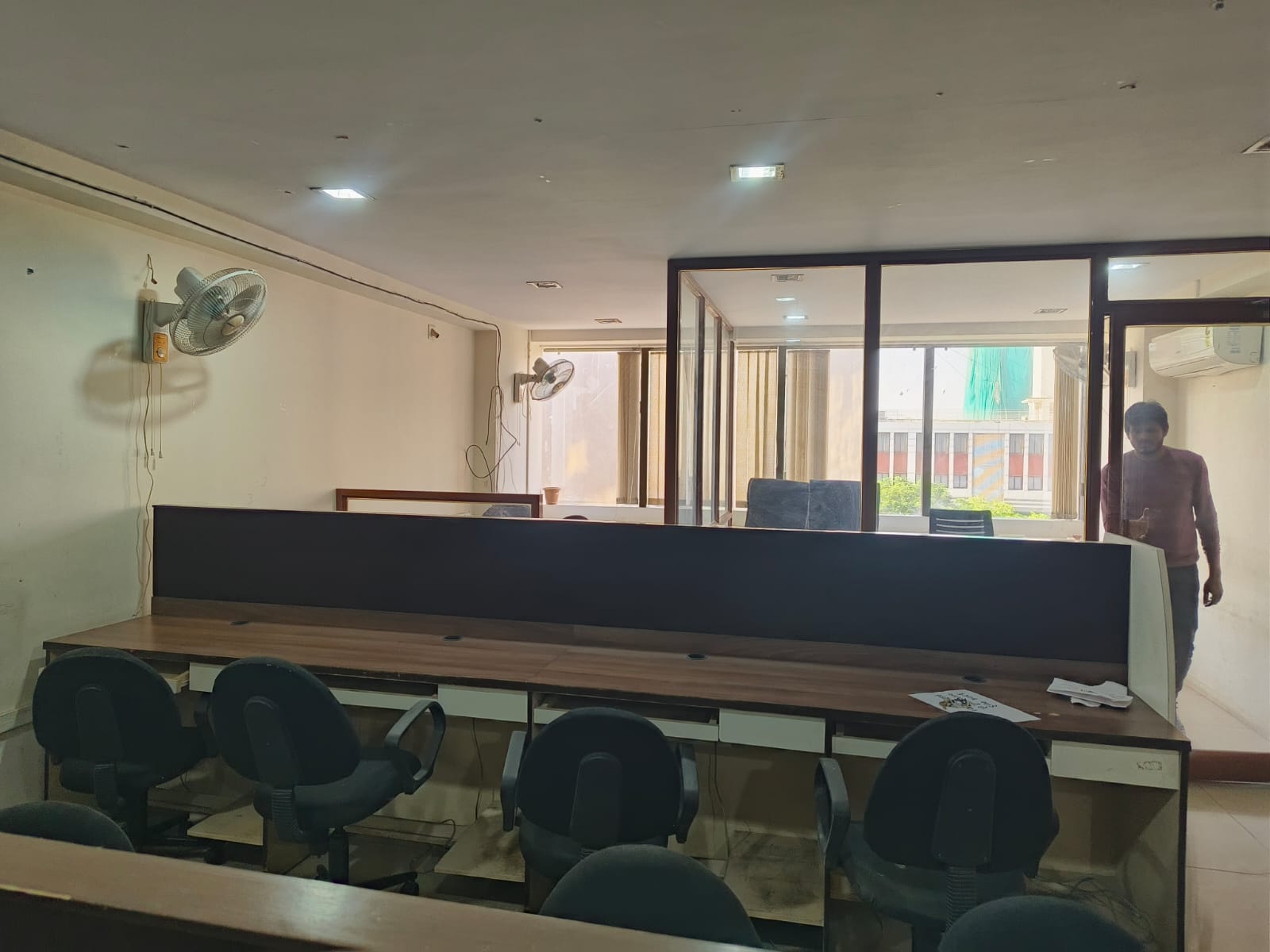 Office 885 Sq. Ft. Commercial Office for Rent in Sg Highway Ahmedabad - Media 4